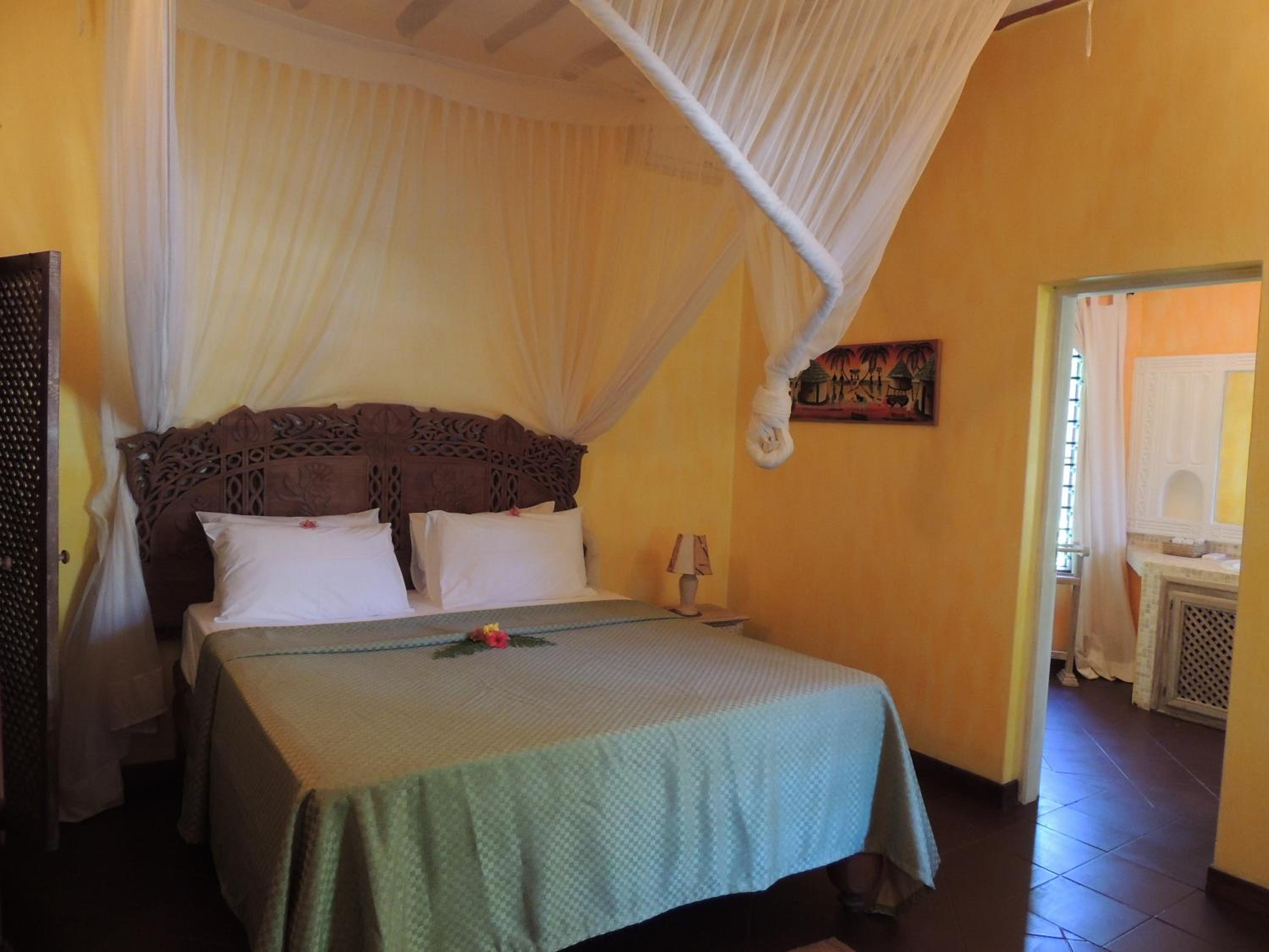 Two-Bedroom Suite - Photo 3