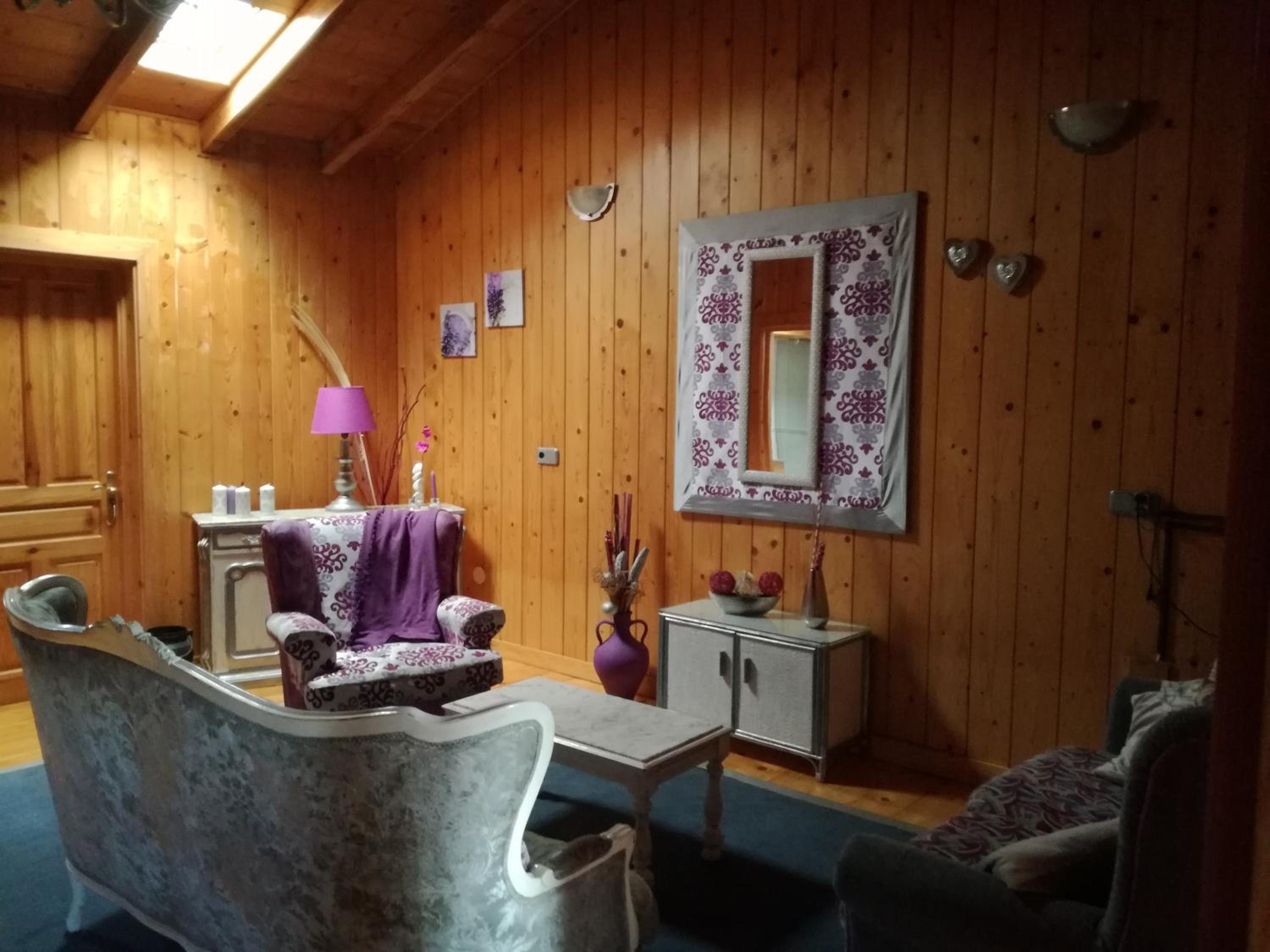 Superior Family Room - Photo 2