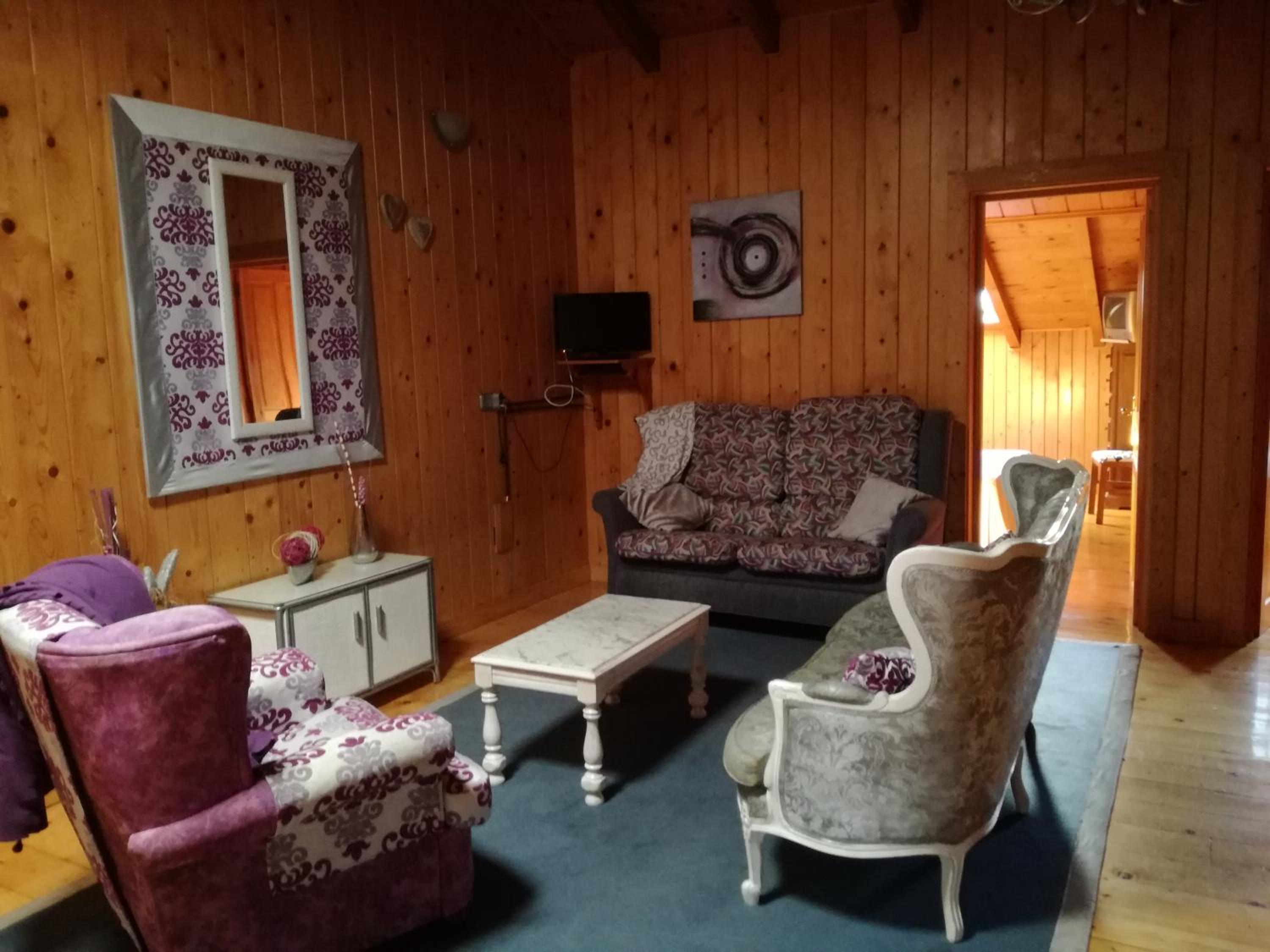 Superior Family Room - Photo 3