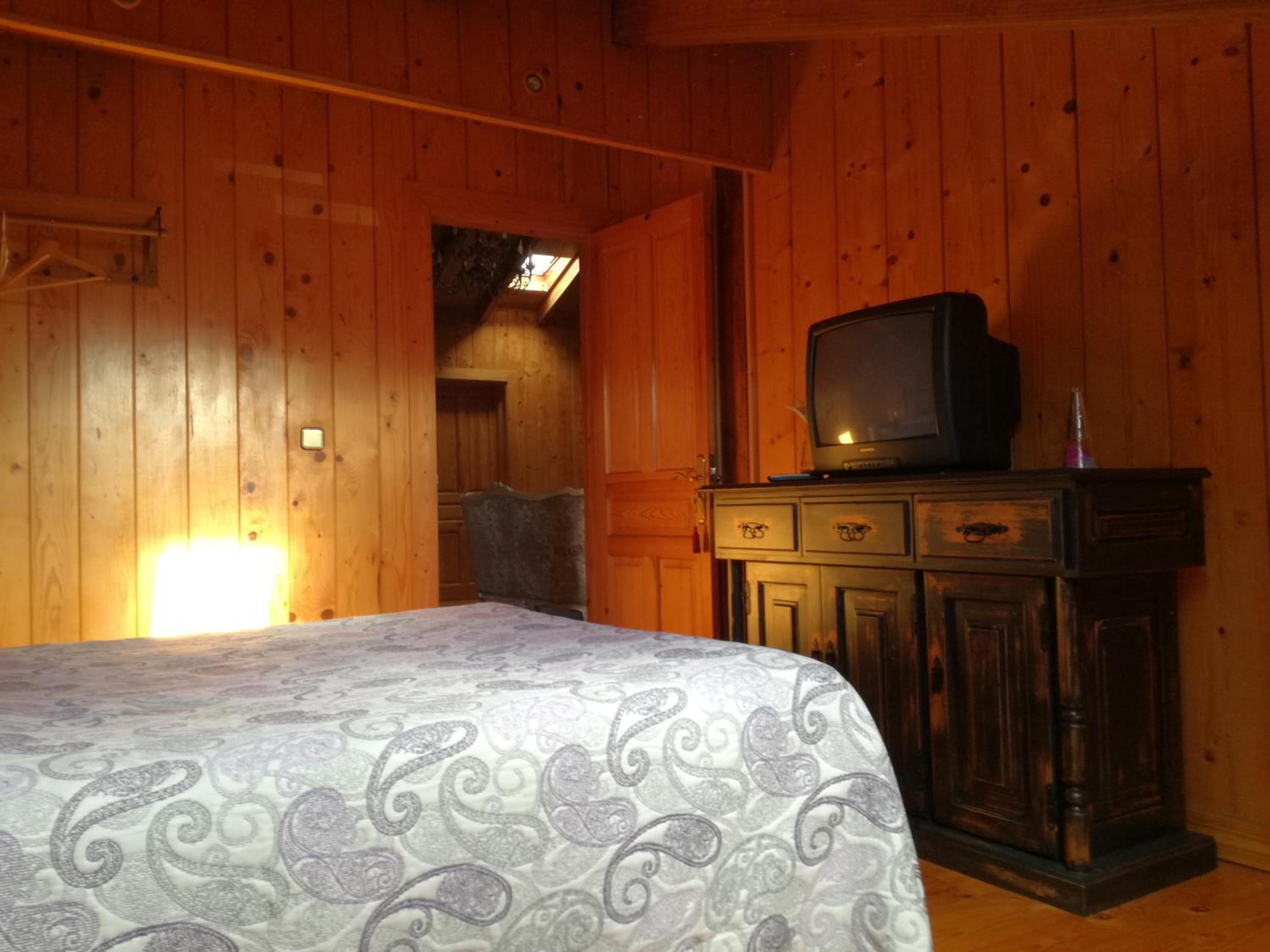 Superior Family Room - Photo 4