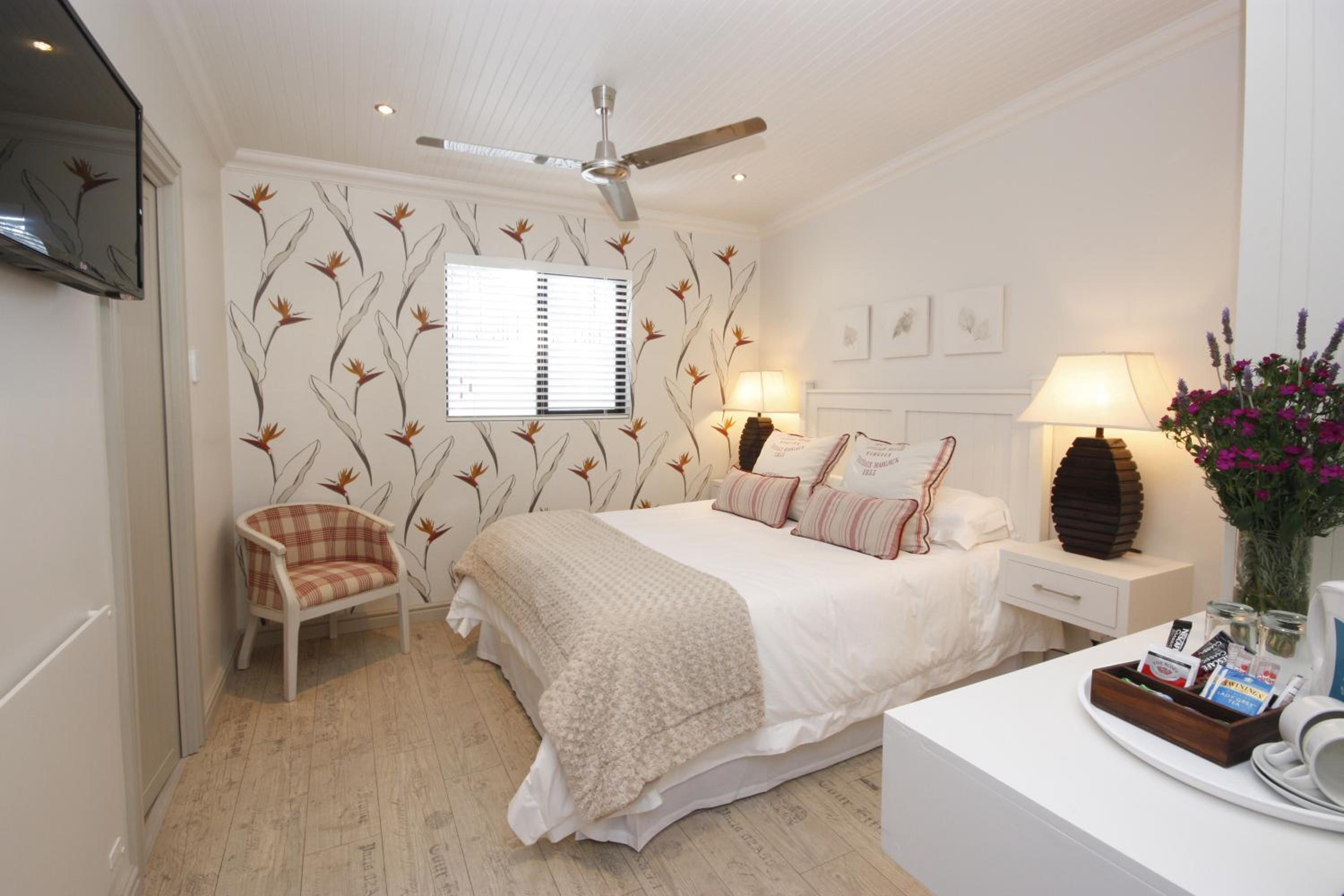 Standard Queen Room photo 2