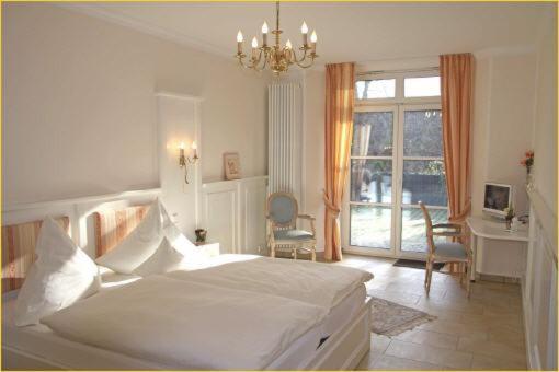 Double Room - Photo 9