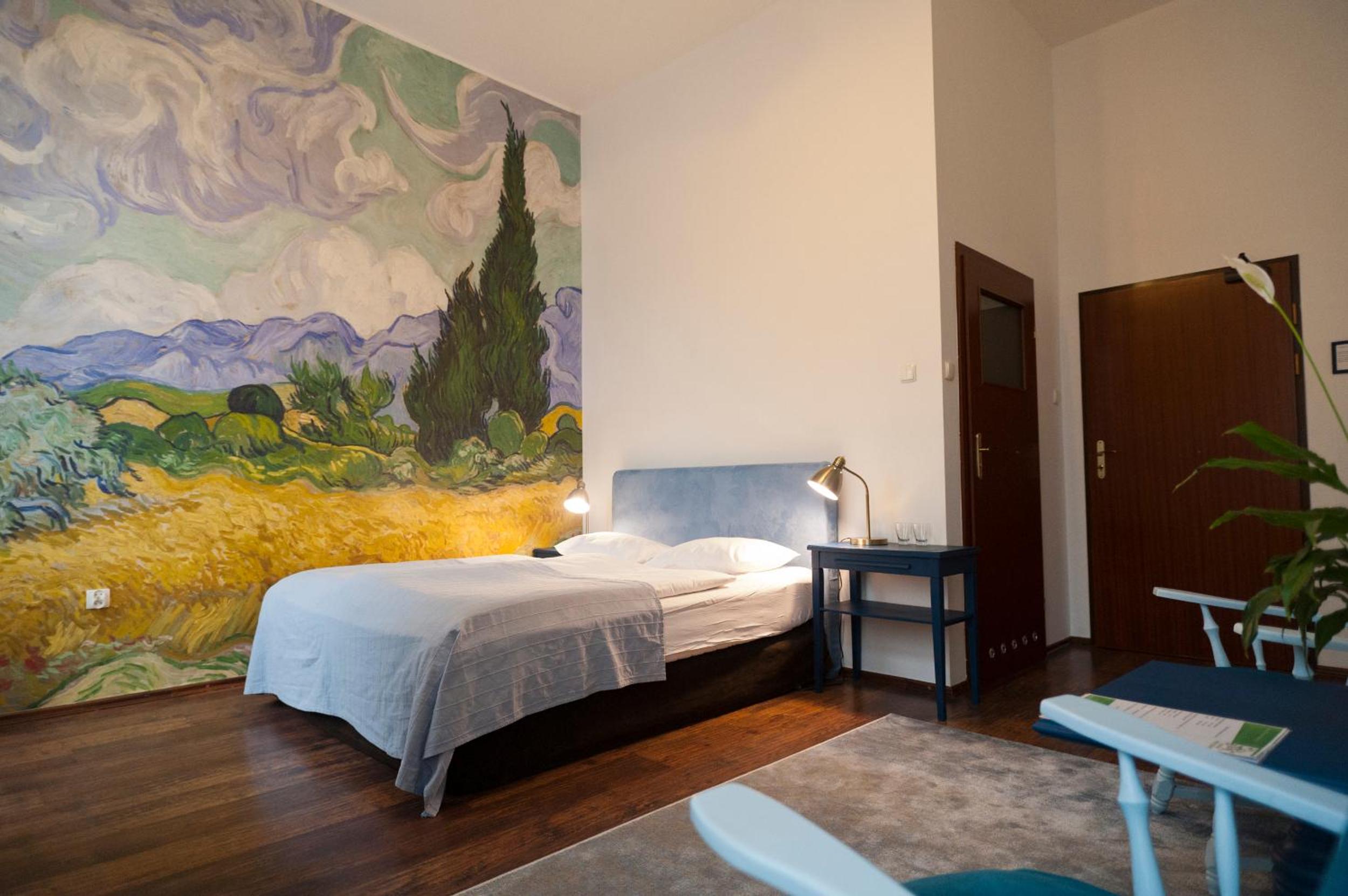 Large Double Room - Photo 28