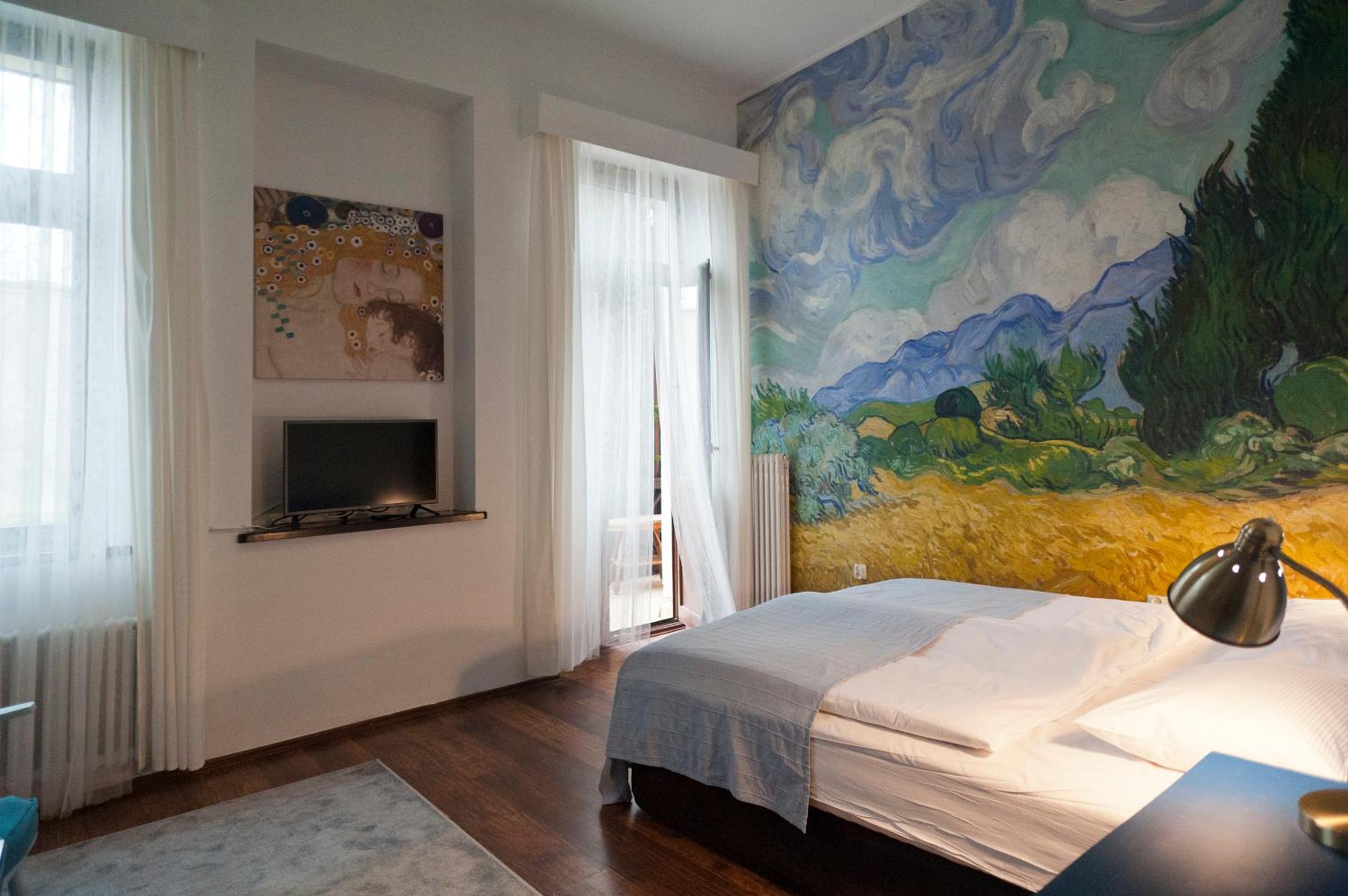 Large Double Room - Photo 27