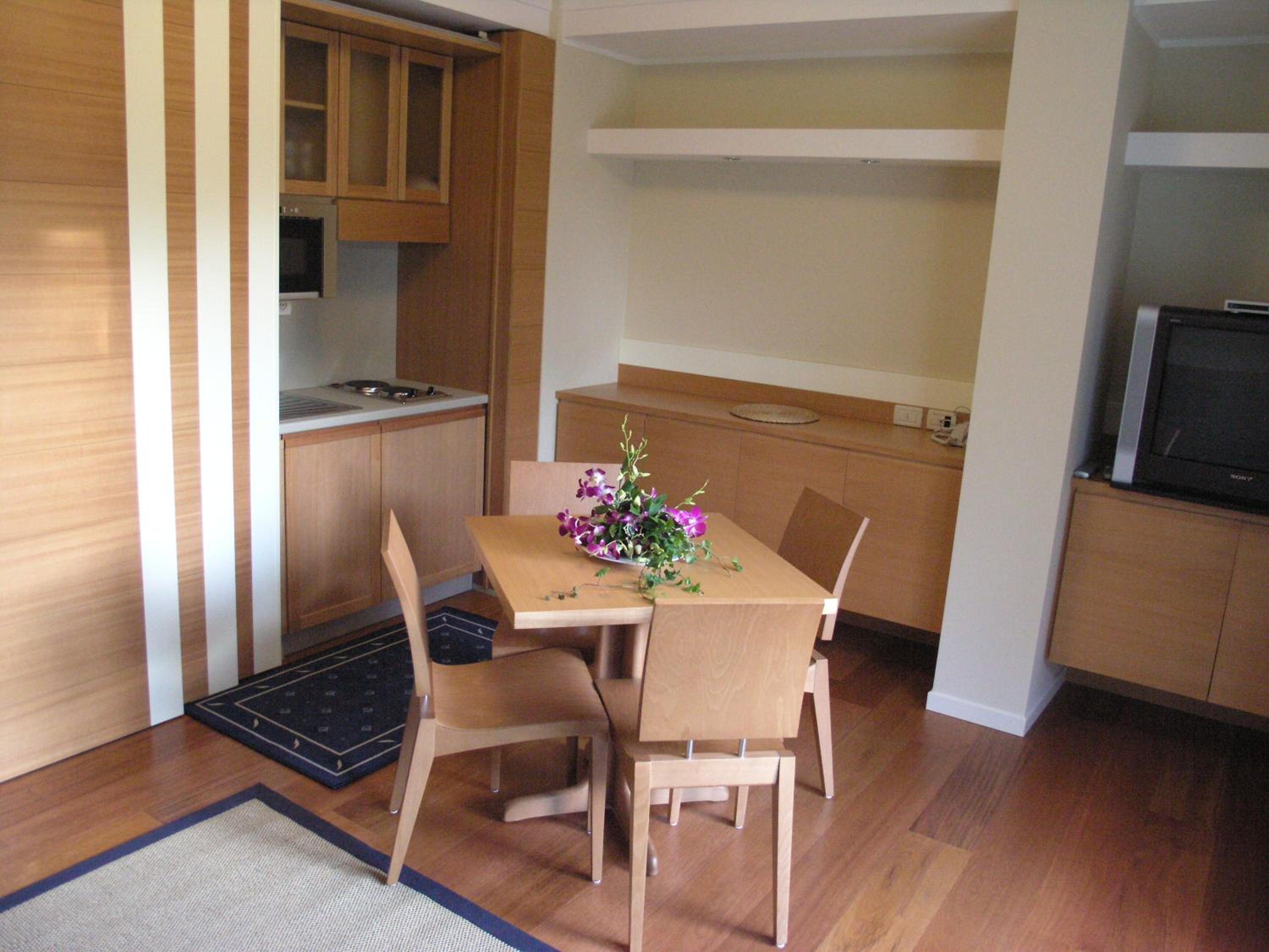 Deluxe One-Bedroom Apartment (4 Adults)