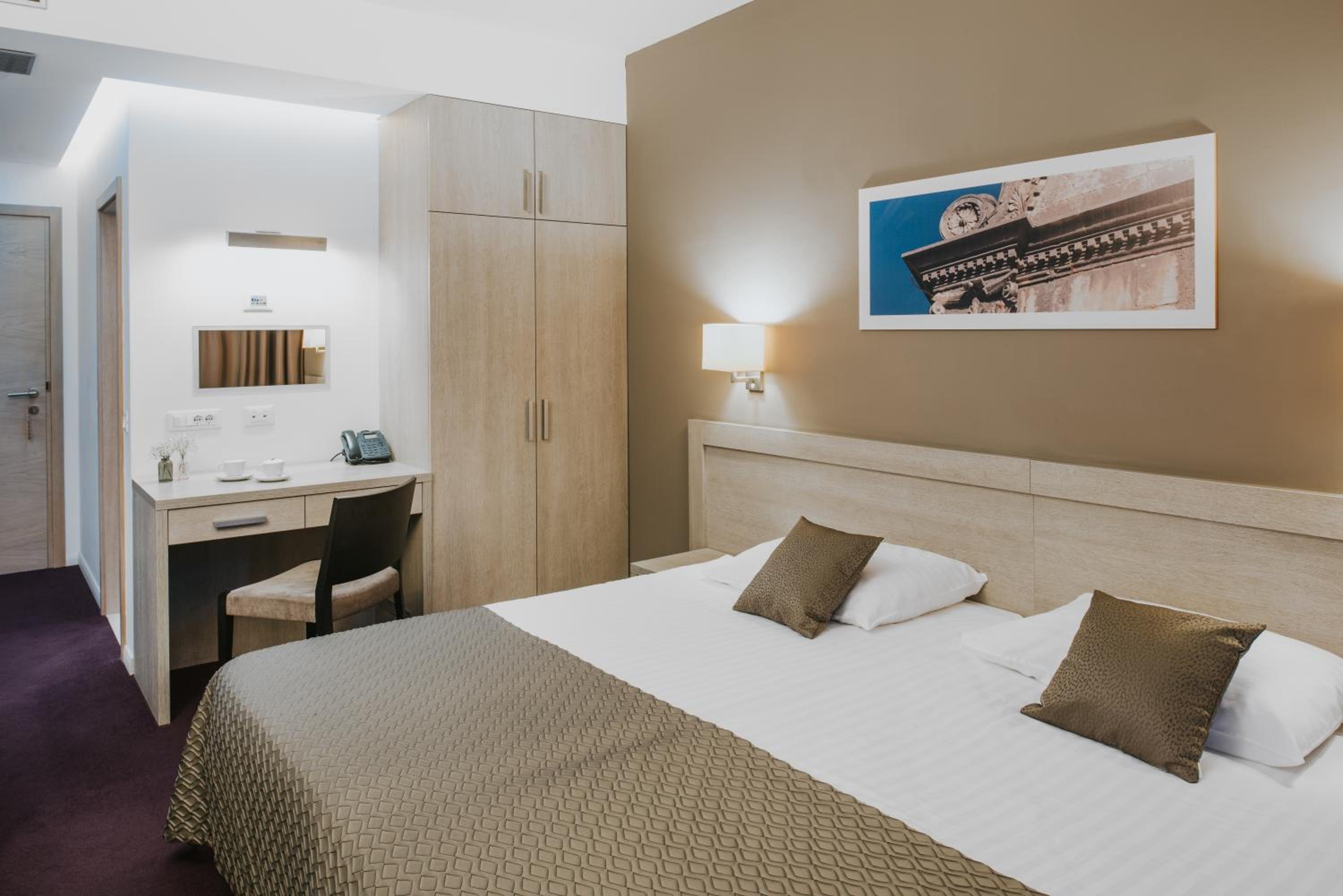 Double/Twin Room with Sea View photo 3