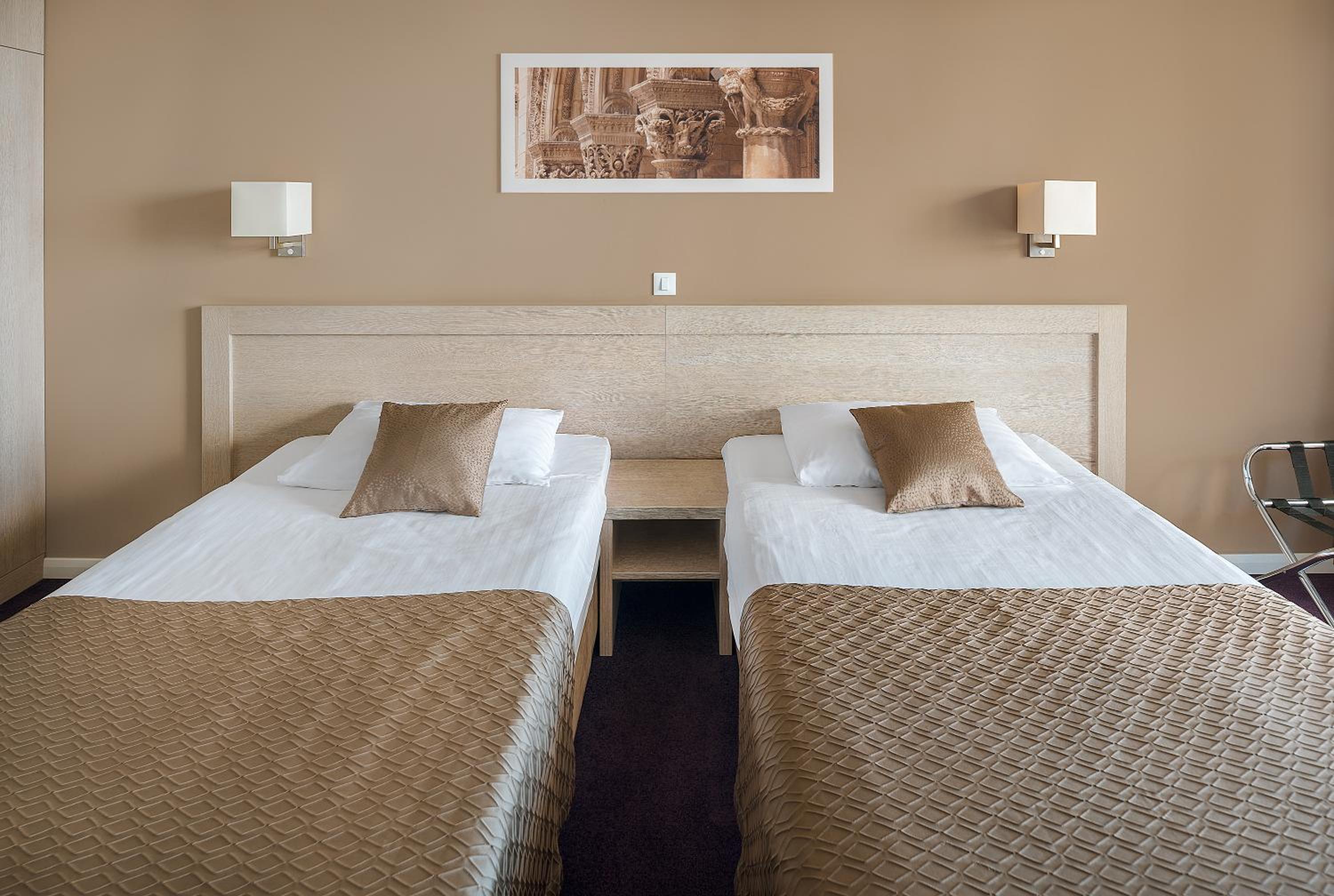 Standard Double or Twin Room - Photo 3