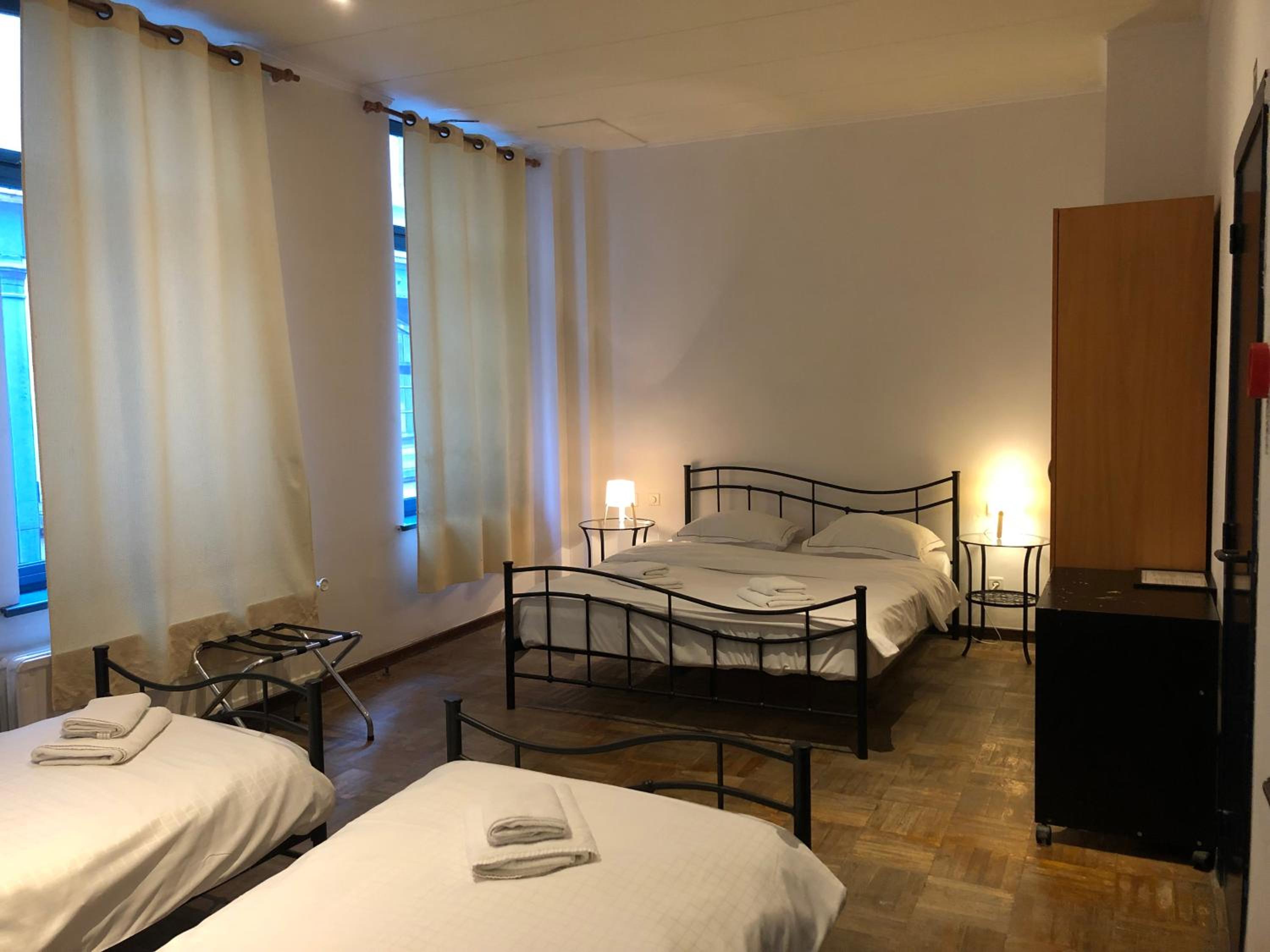 Triple Room (1 single bed & 1 double bed)