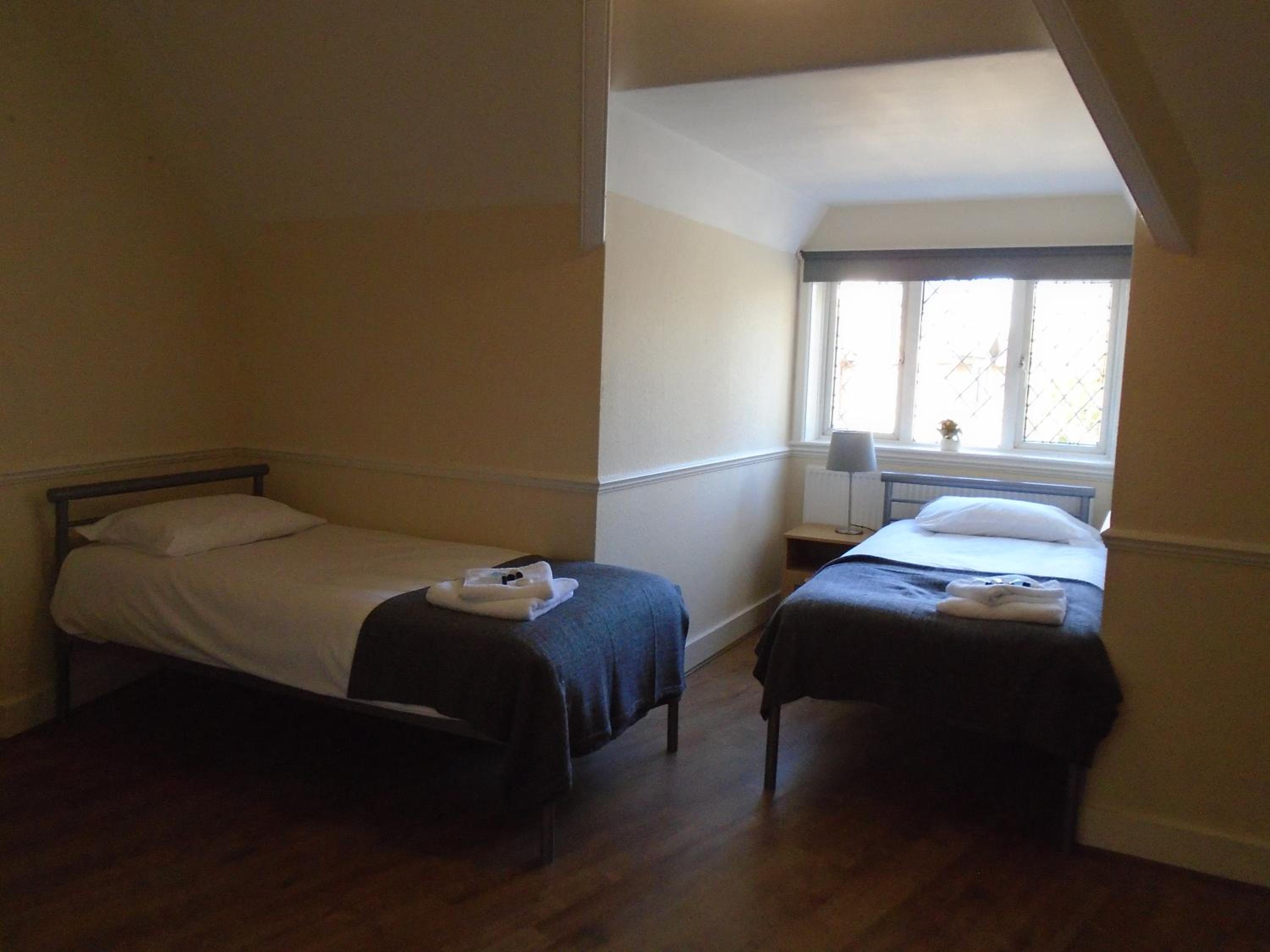 Standard Twin Room with Shared Bathroom photo 2