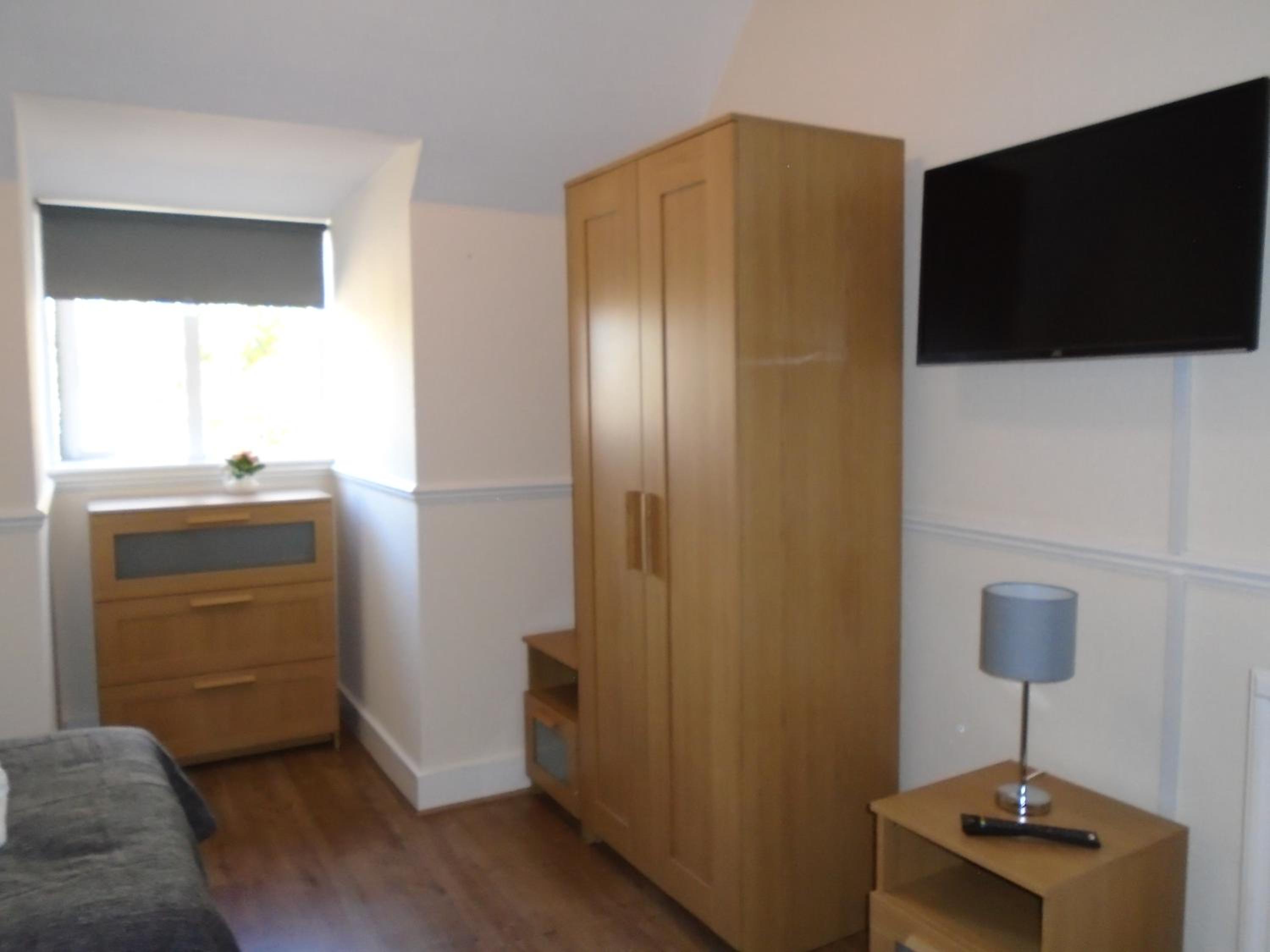 Standard Twin Room with Shared Bathroom photo 3