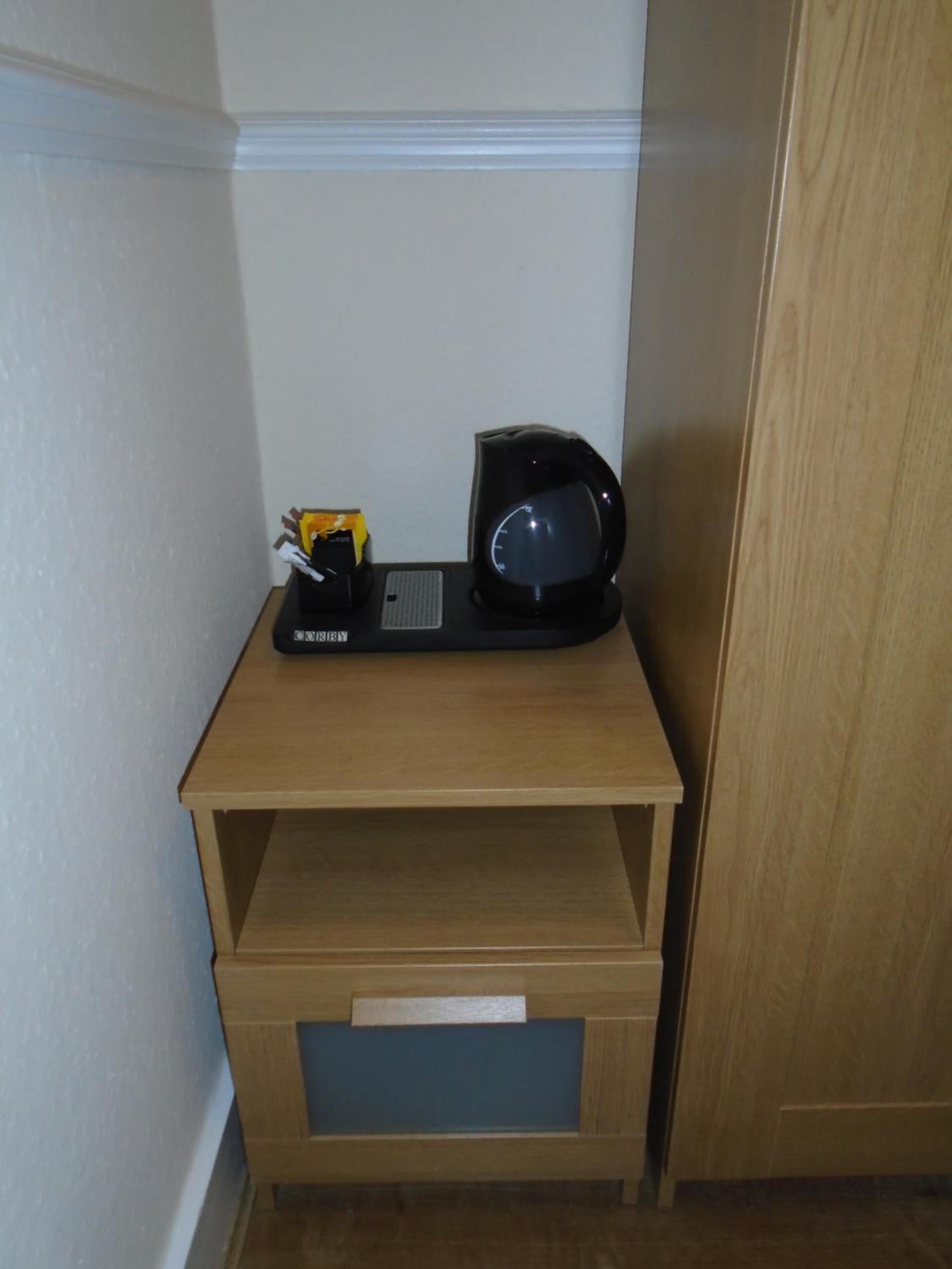 Standard Twin Room with Shared Bathroom photo 2