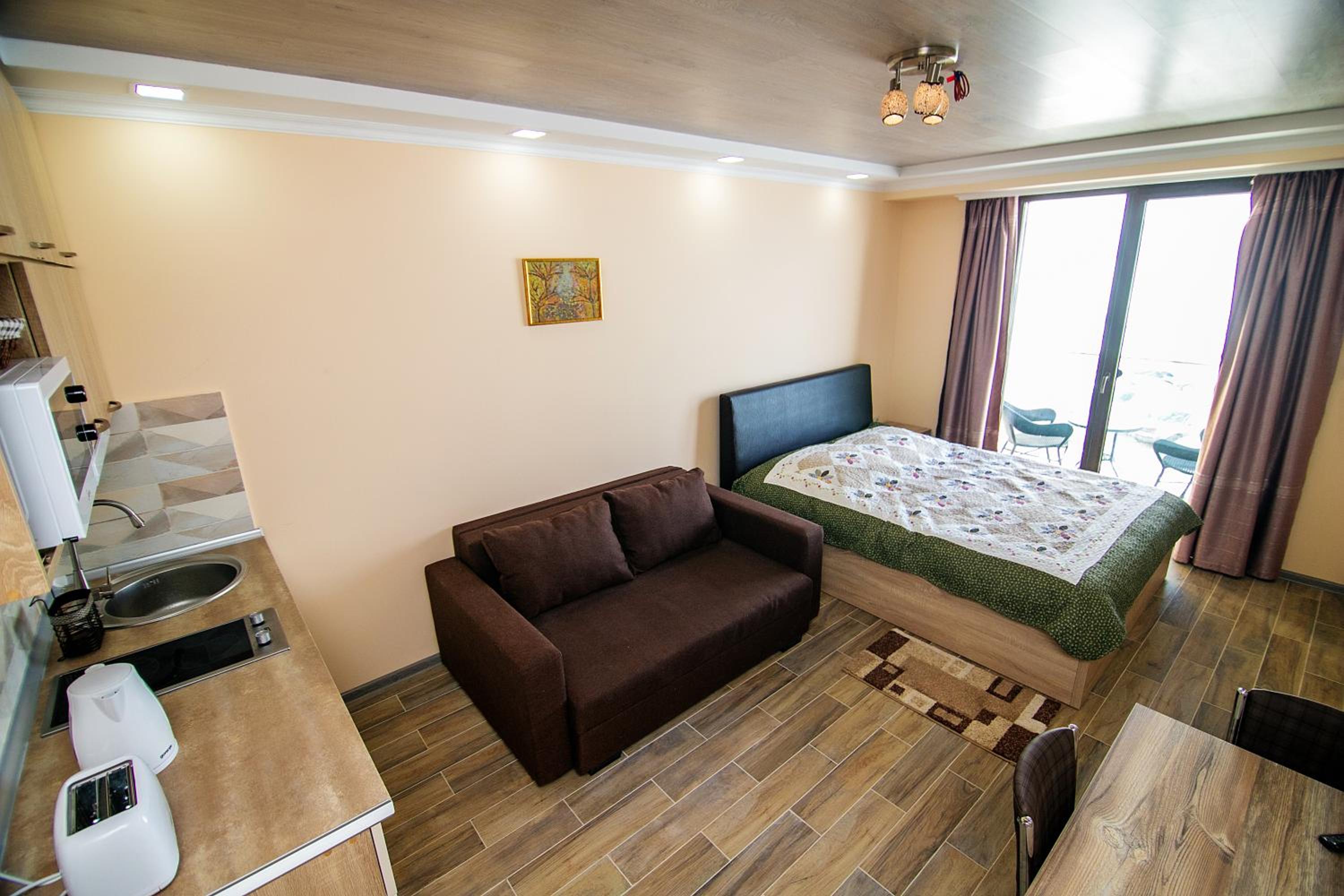 One-Bedroom Apartment photo 1