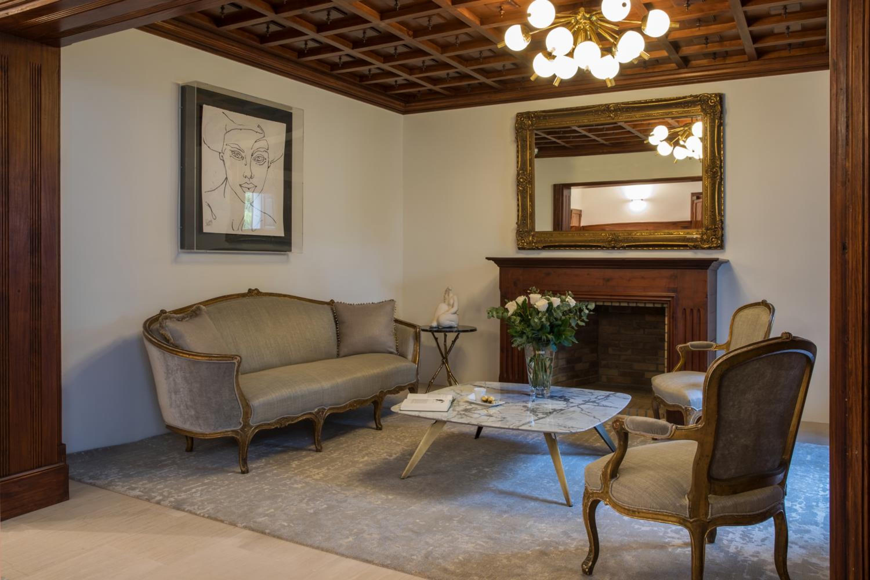 Superior Suite - Photo 13