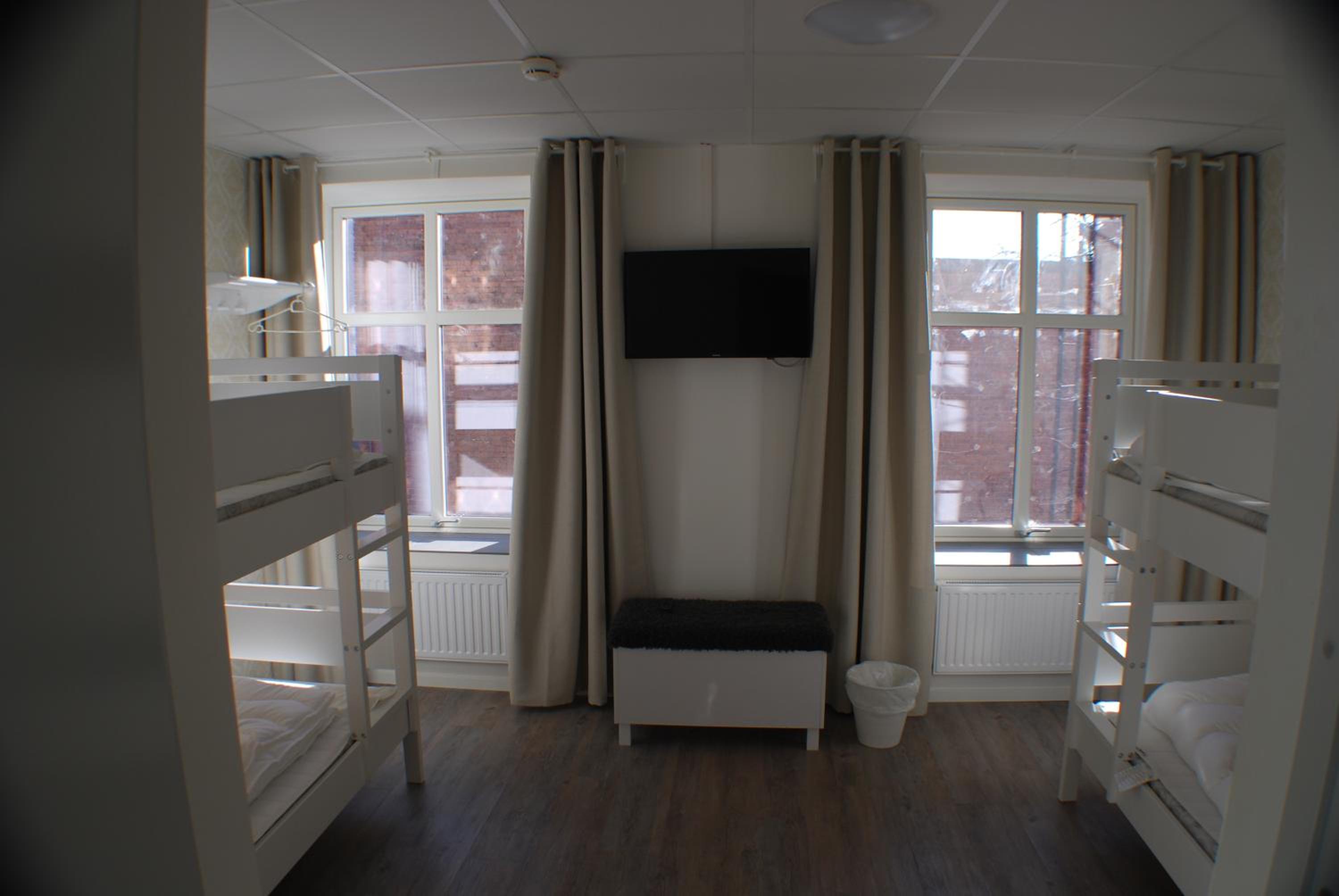 Economy Quadruple Room - Photo 6