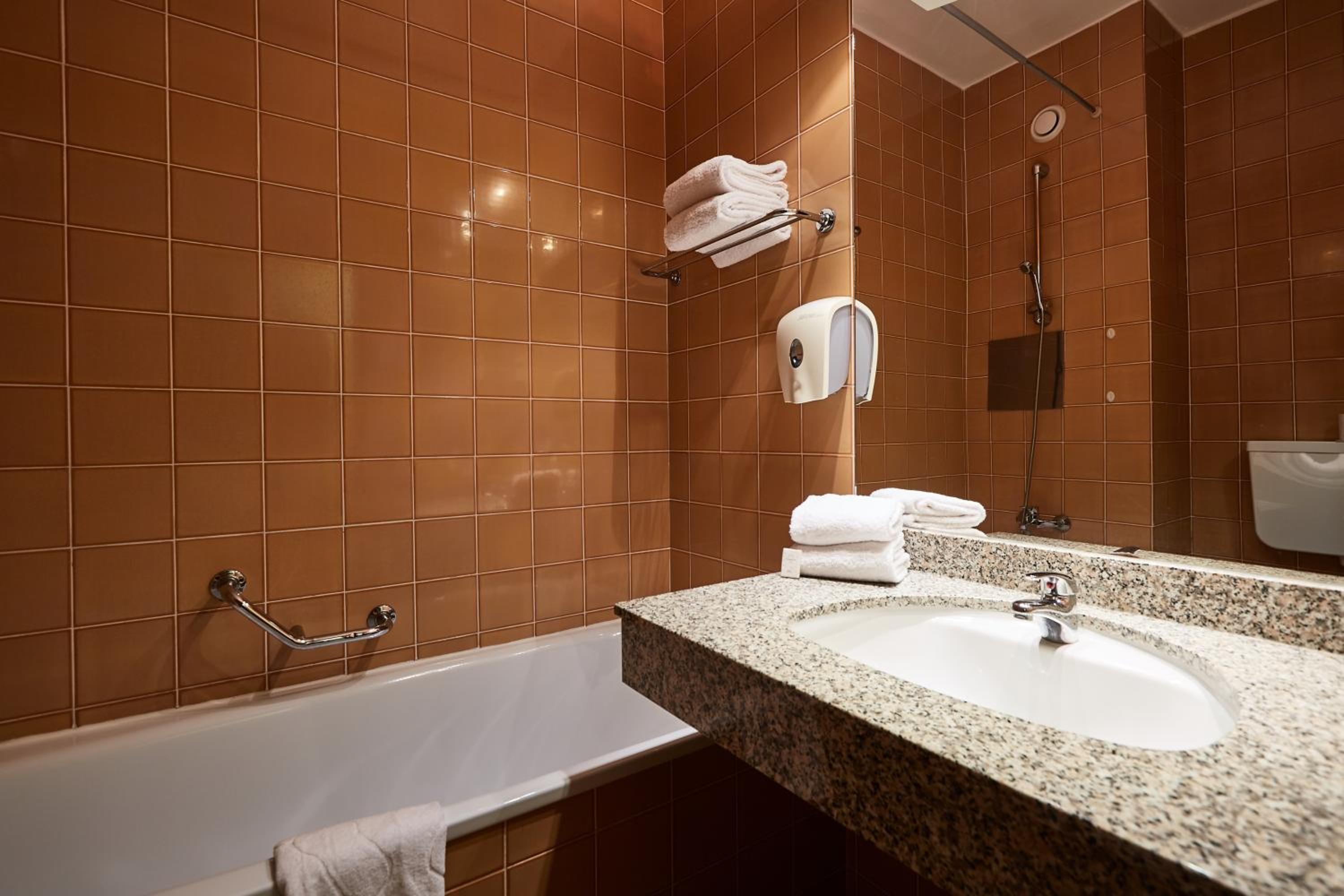 Double Room with Park View - Photo 3