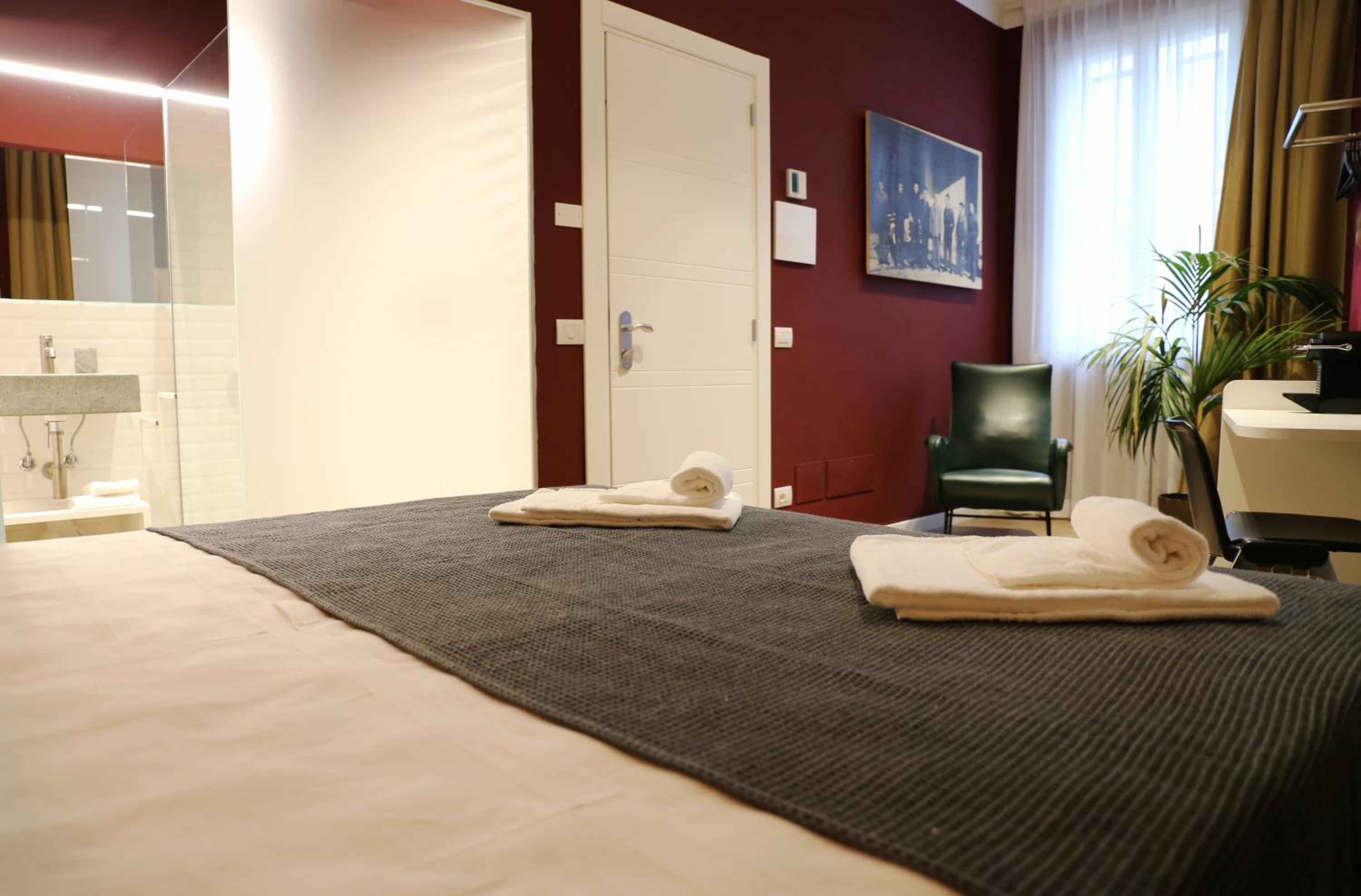 Deluxe Double Room - Photo 4