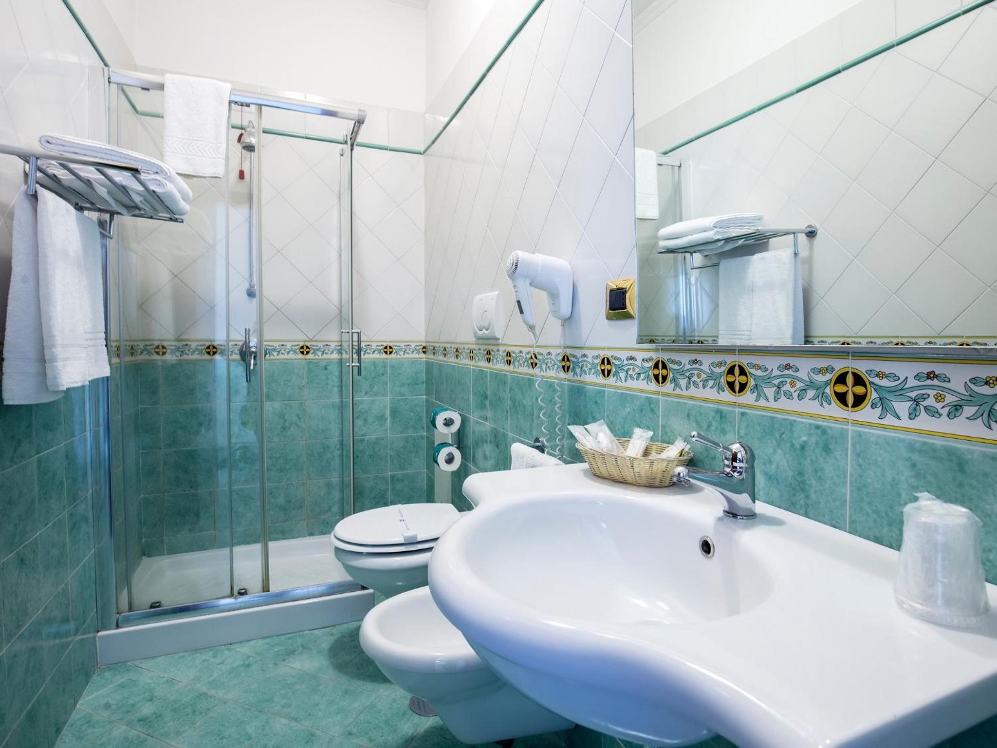 Double Room with Sea View - Photo 6