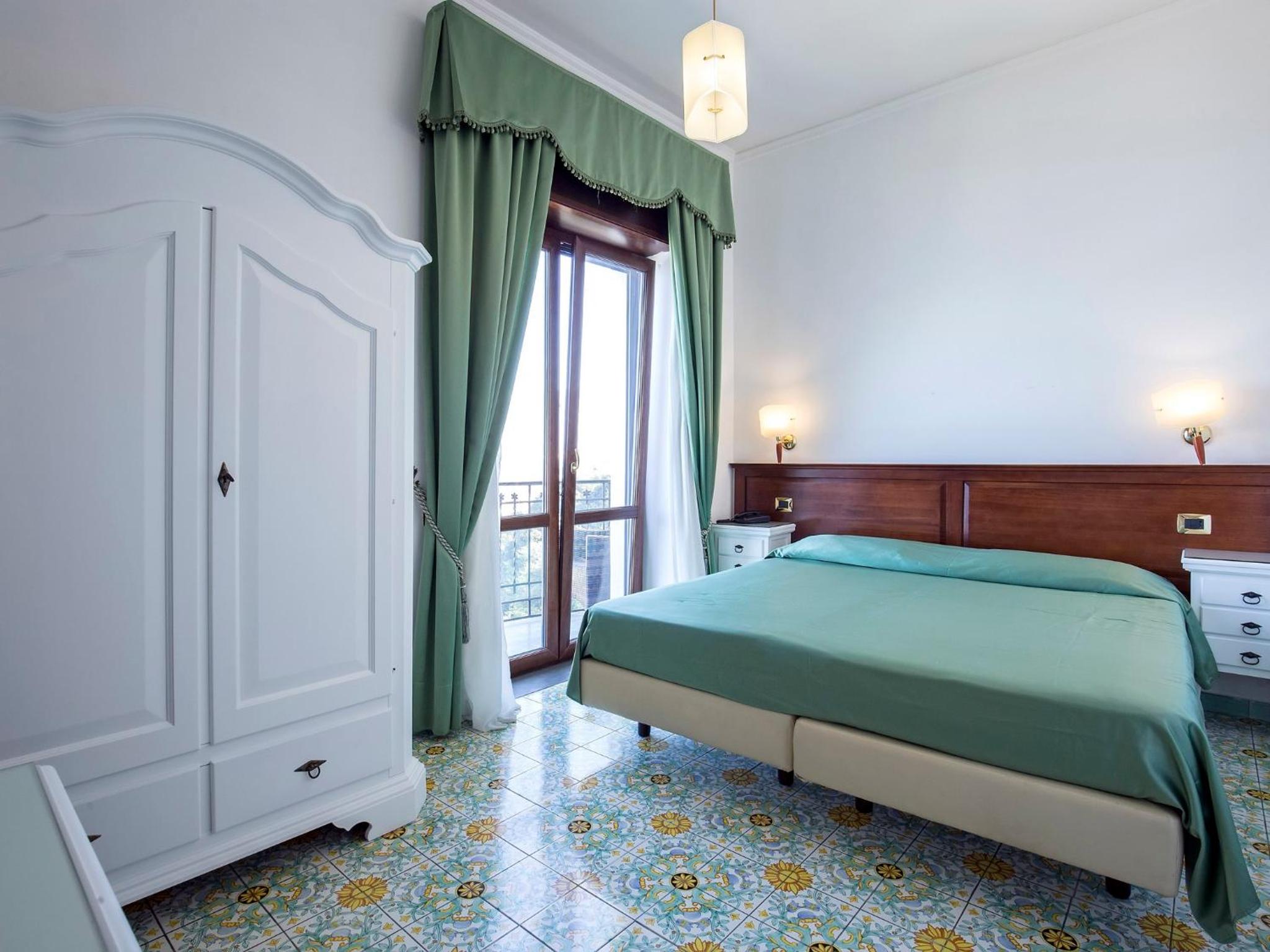 Deluxe Double Room with Balcony and Sea View - Photo 1