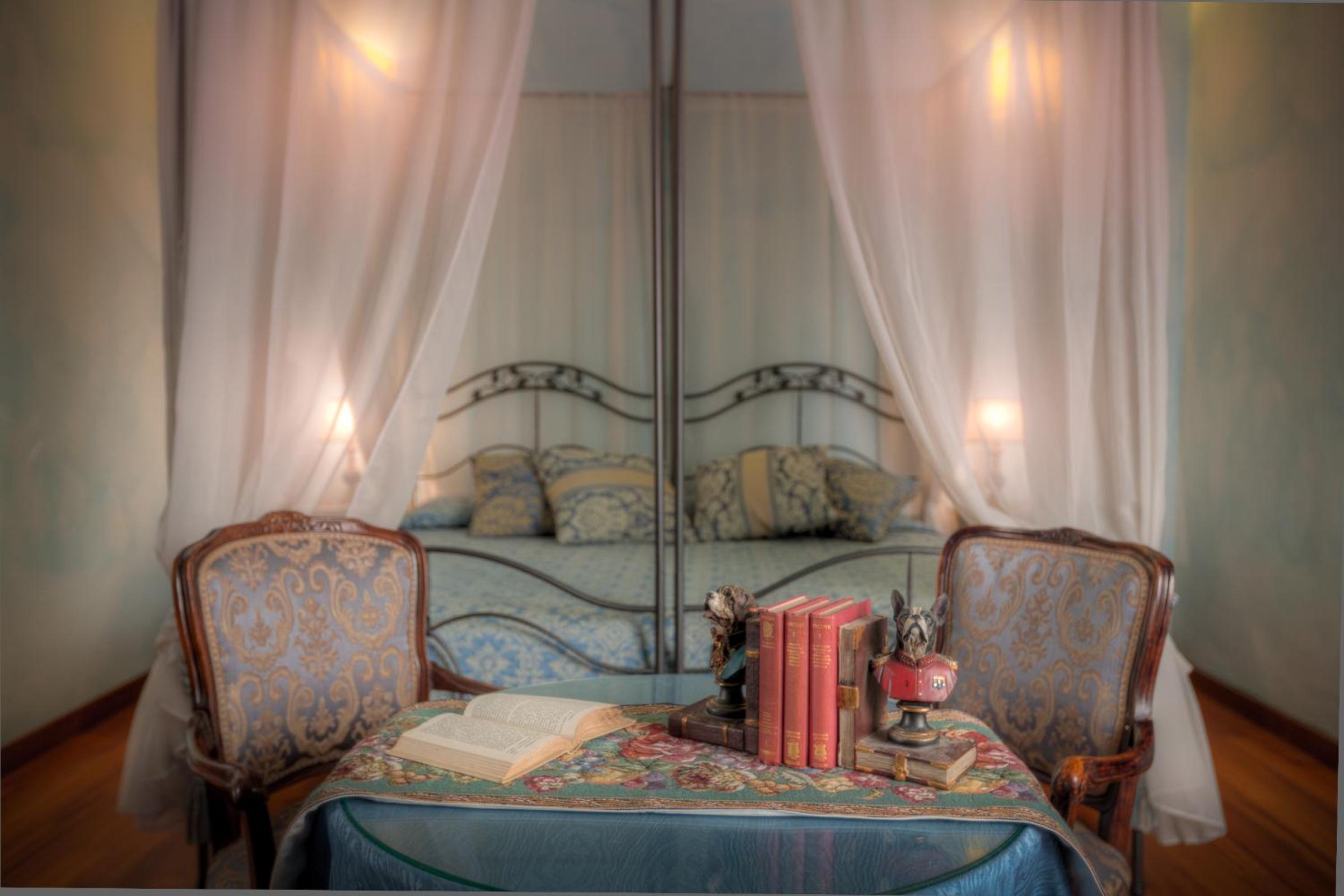 Superior Double Room thumbnail 5
