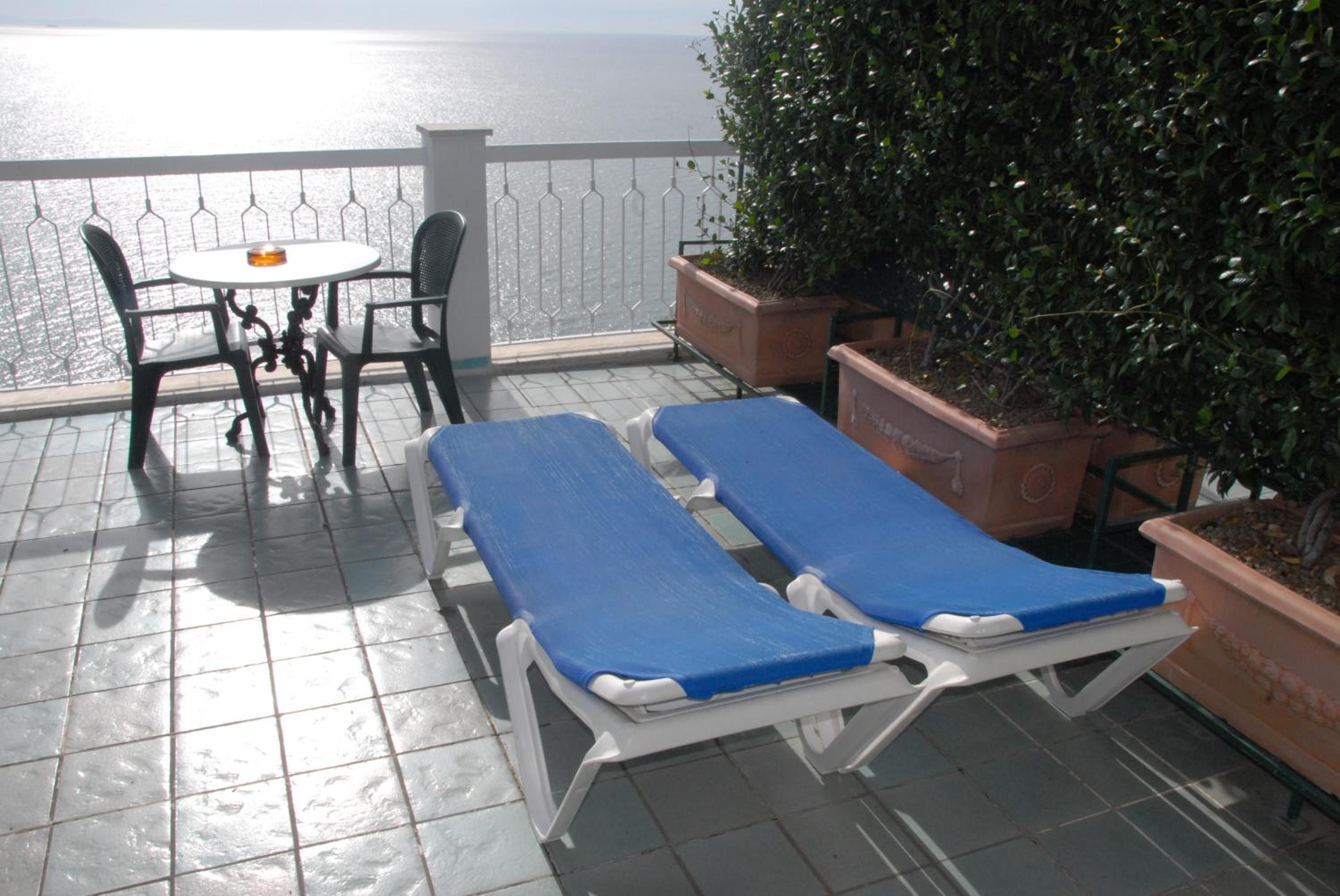 Junior Suite with Sea View (3 Adults) - Photo 11