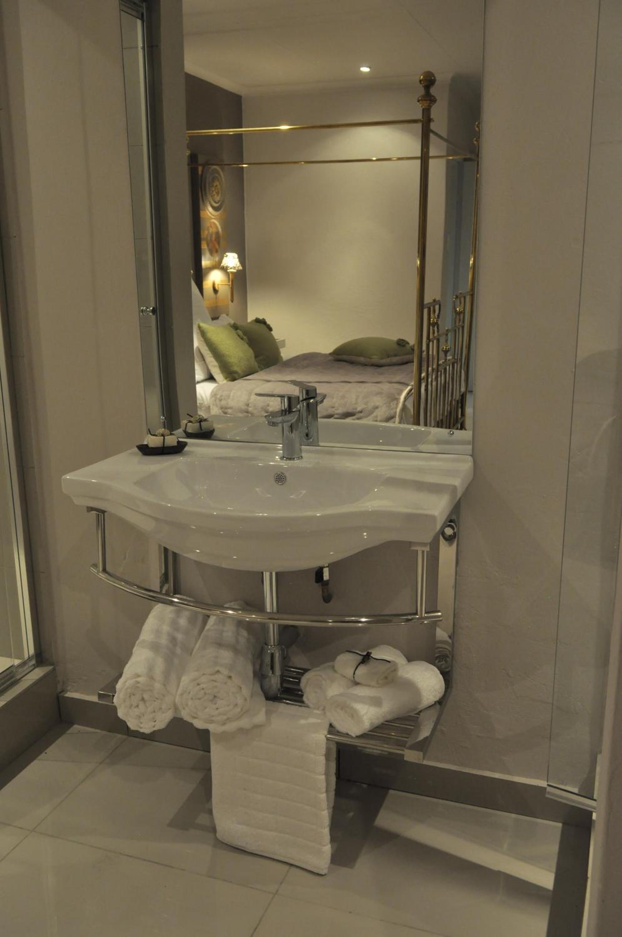 Standard Double Room - Photo 2