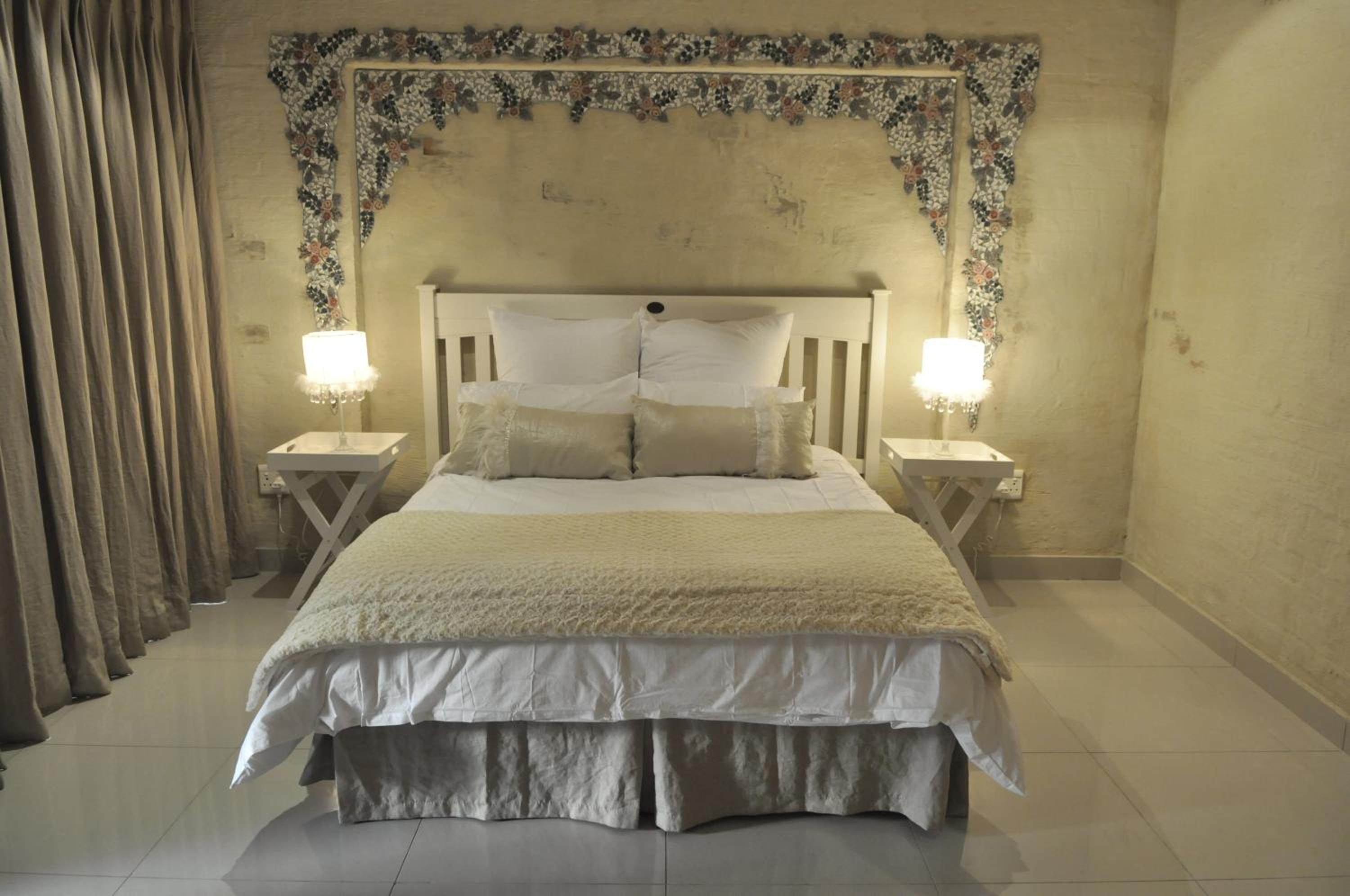 Queen Room with Pool View - Photo 1