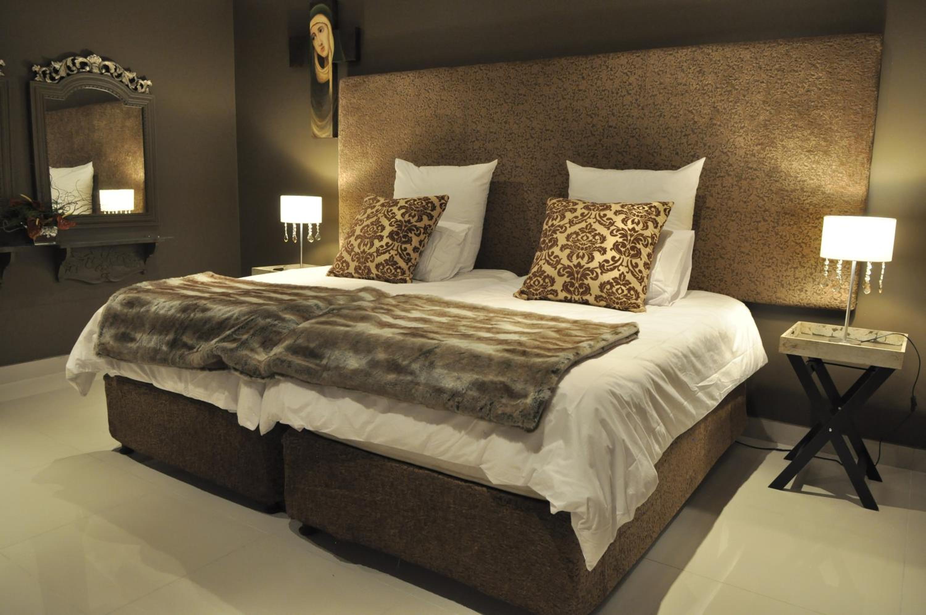 Superior Double or Twin Room with Pool View - Photo 4