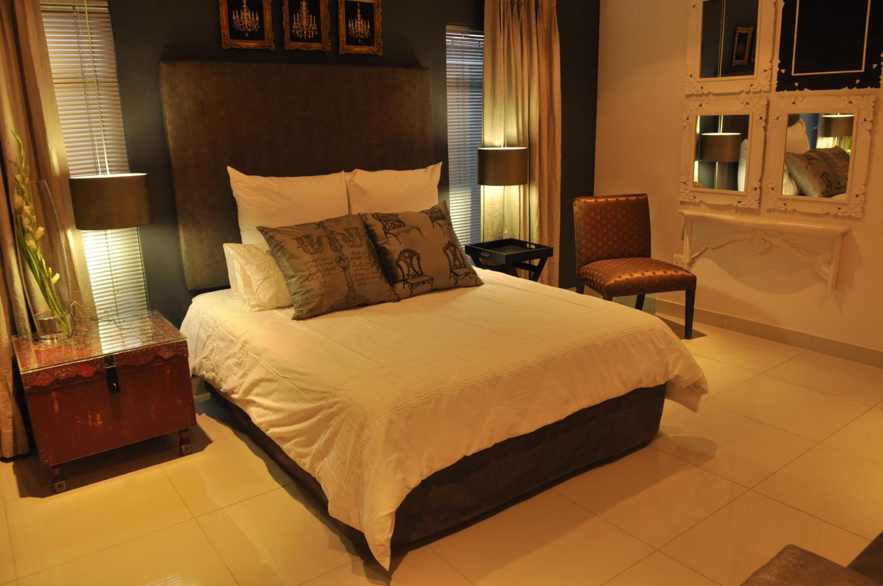 Deluxe Double Room with Bath - Photo 1