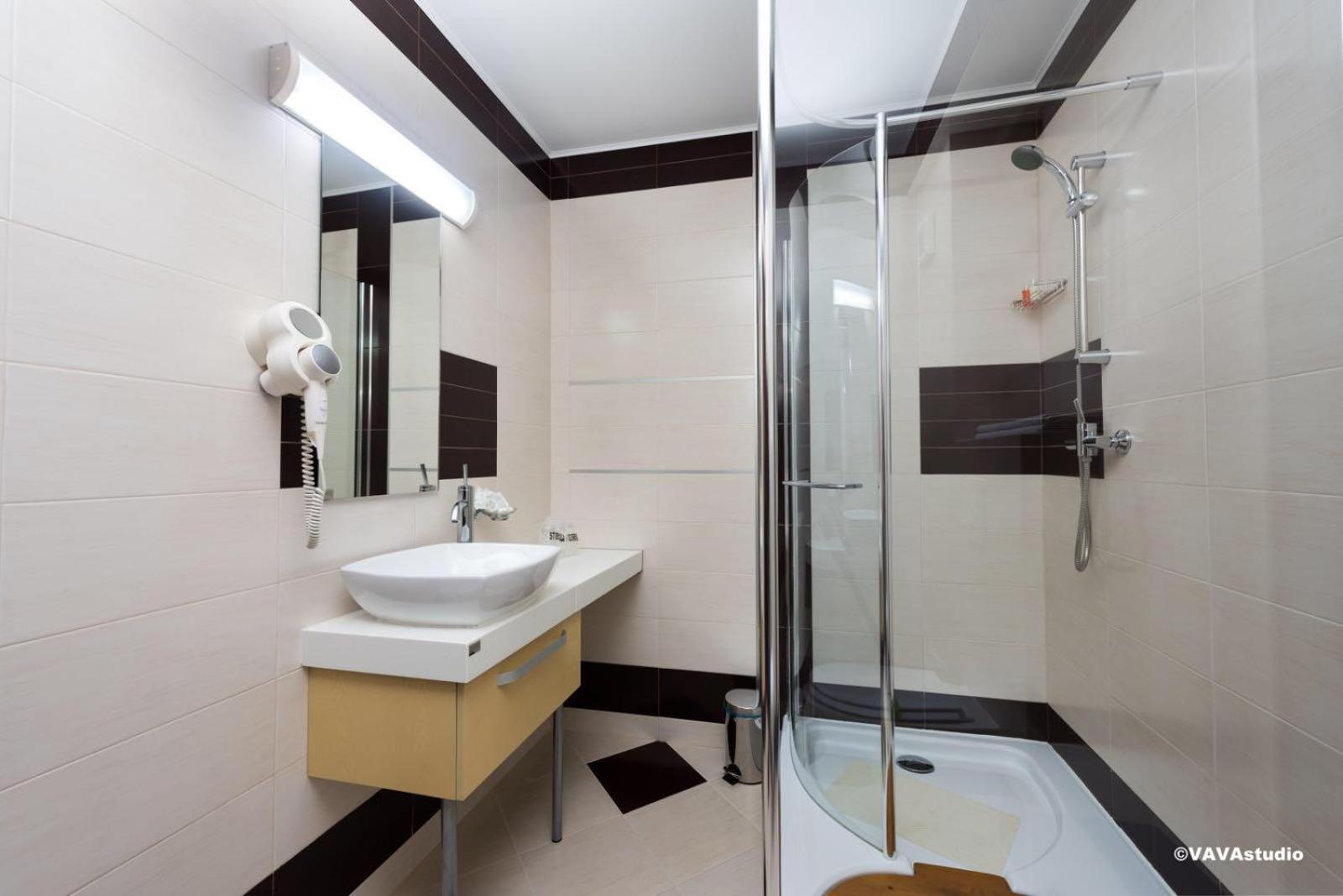 Deluxe Room - Photo 12