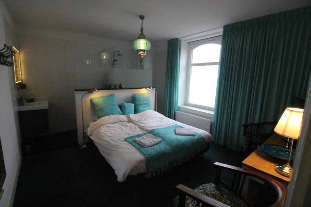 Double Room with Walk-in Bathroom - Photo 1