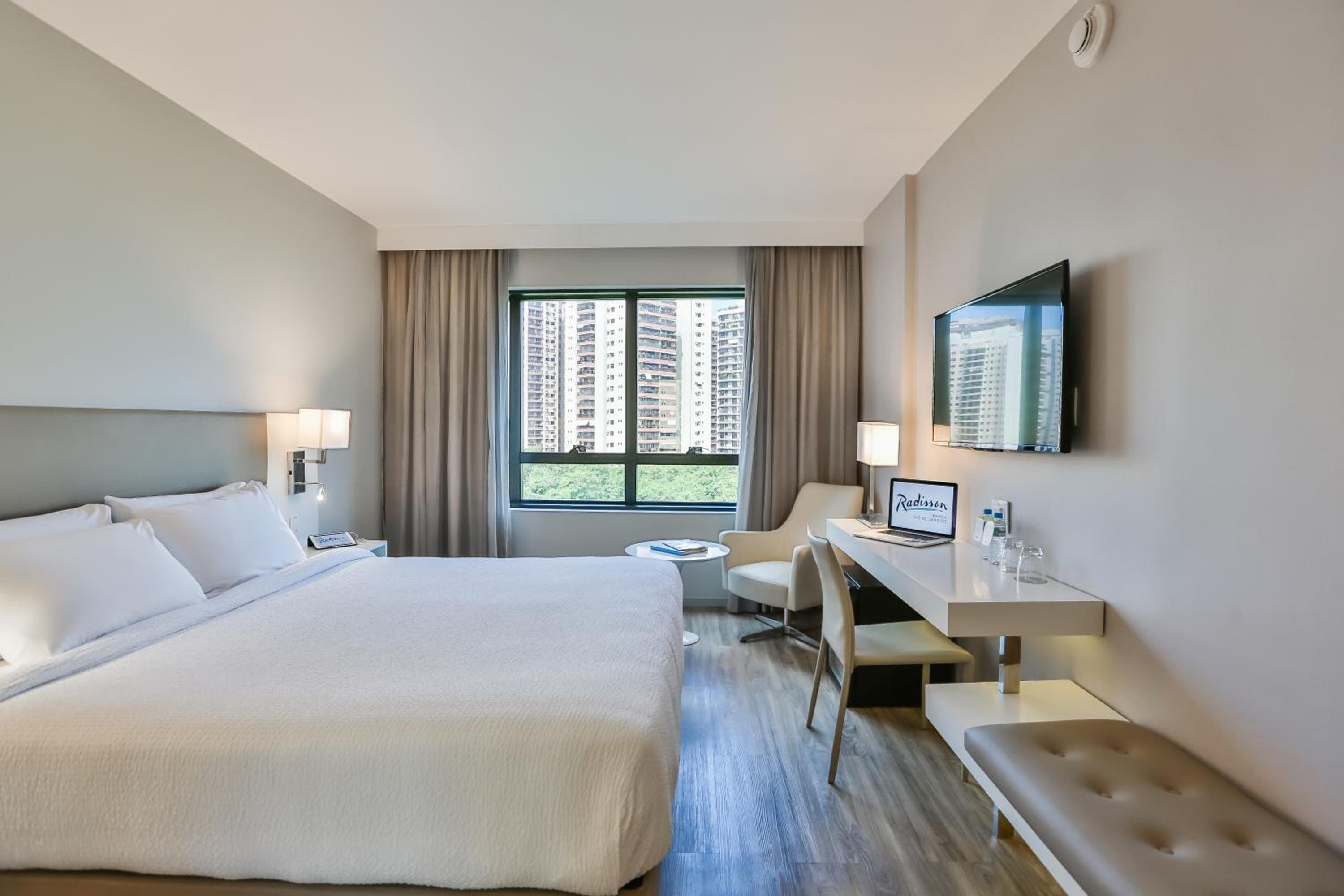 Business Queen Room