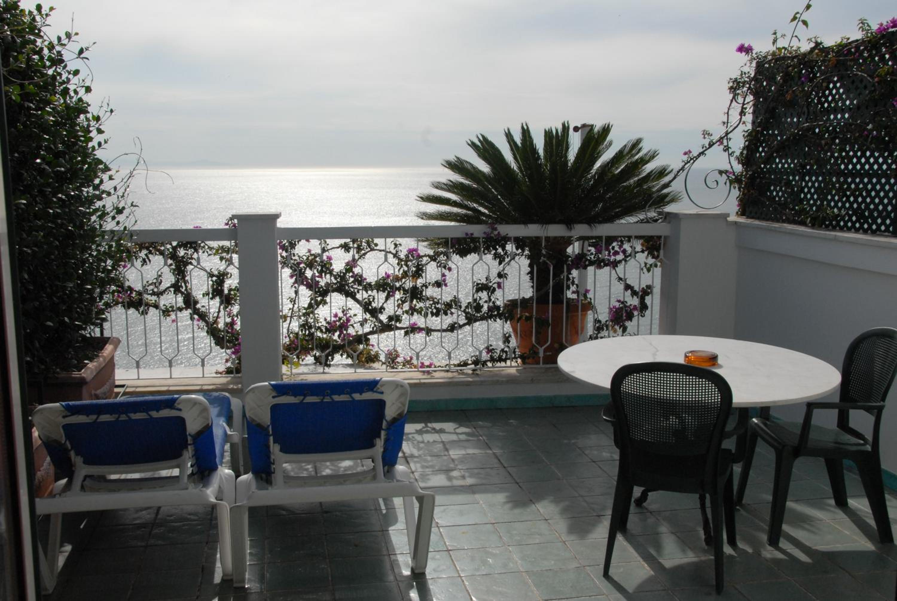 Junior Suite with Sea View (2 Adults) - Photo 11