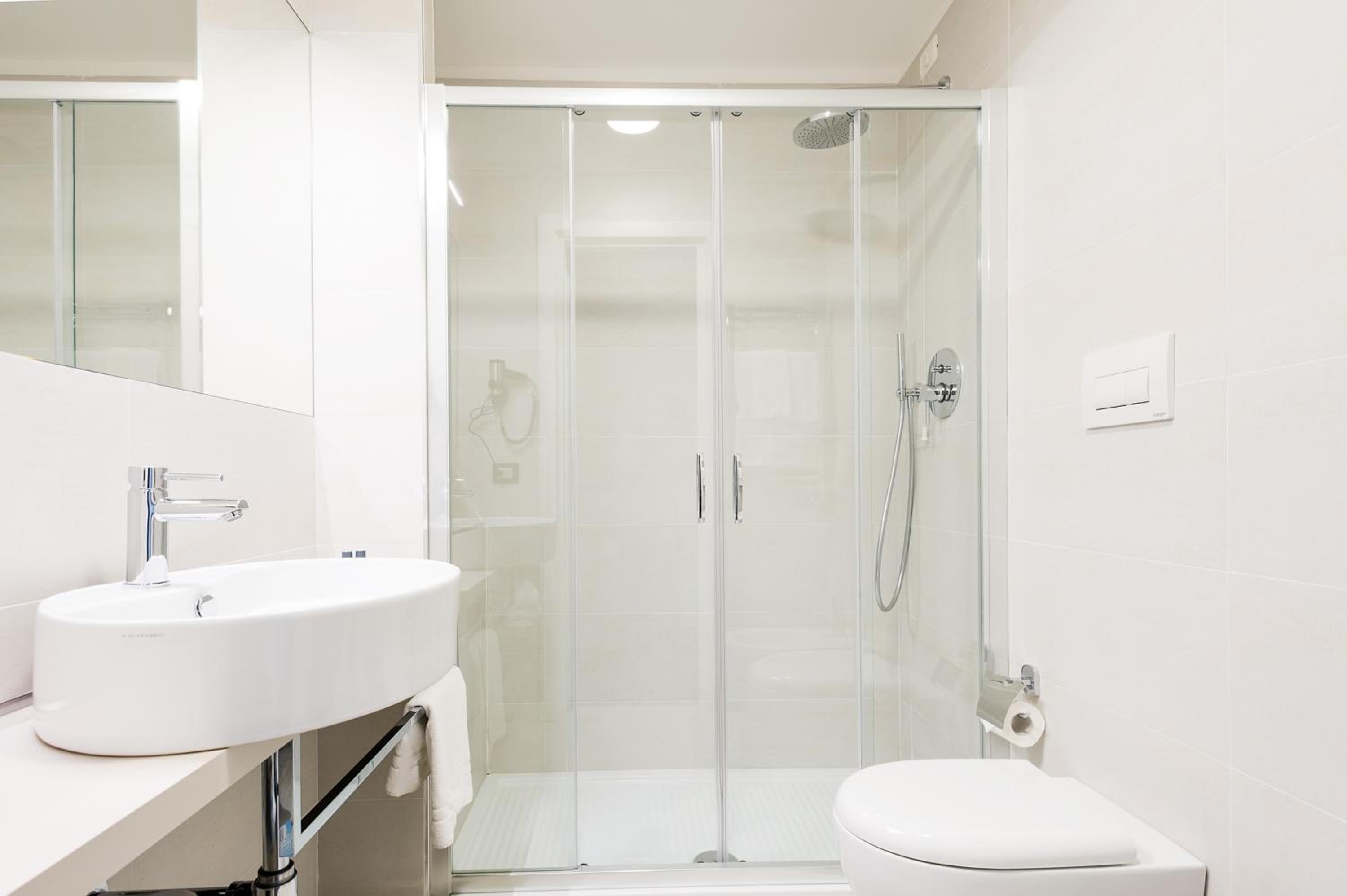 Standard Double or Twin Room - Photo 2