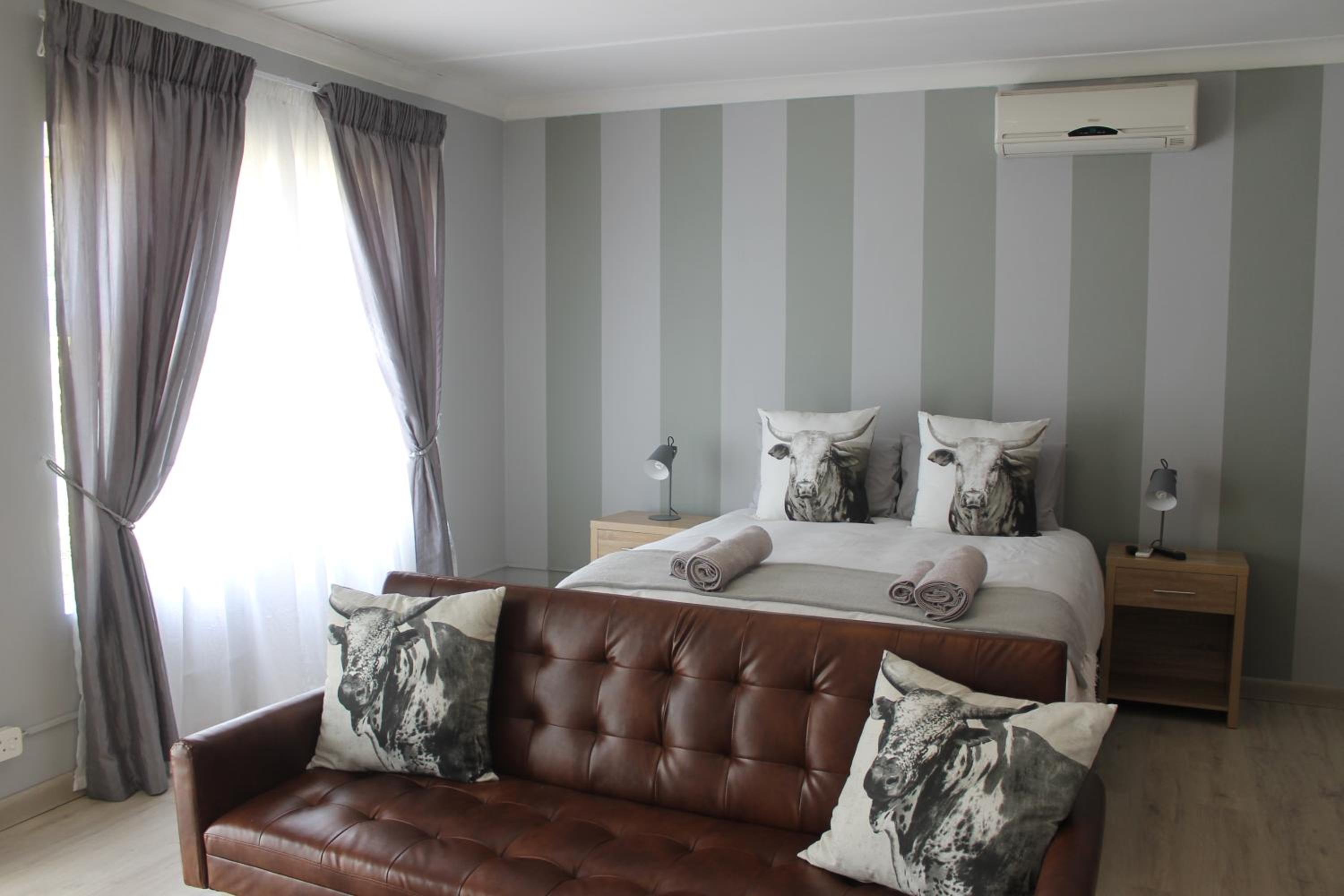 Standard Family Room - Photo 4
