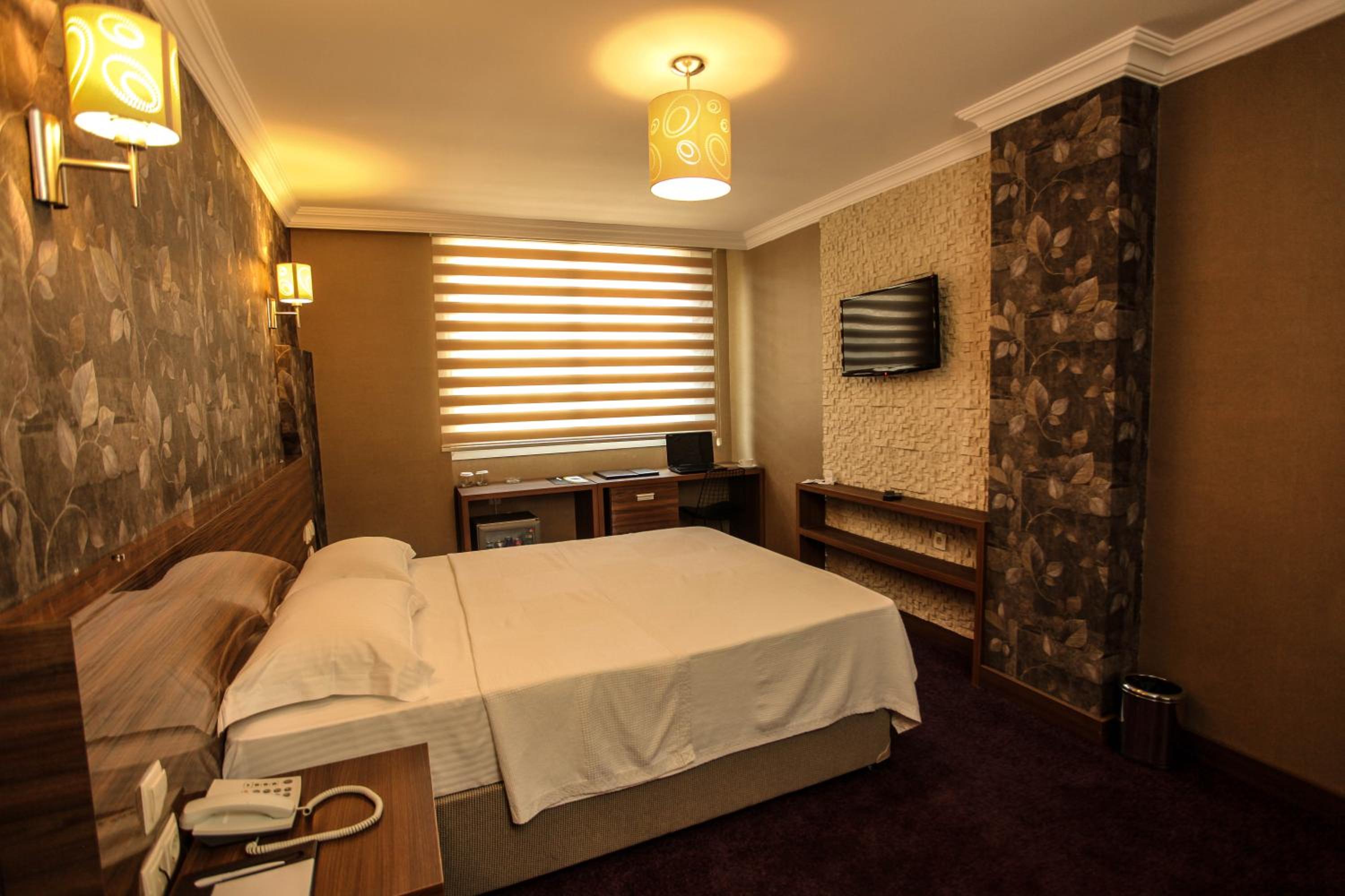 Standard Double or Twin Room photo 1