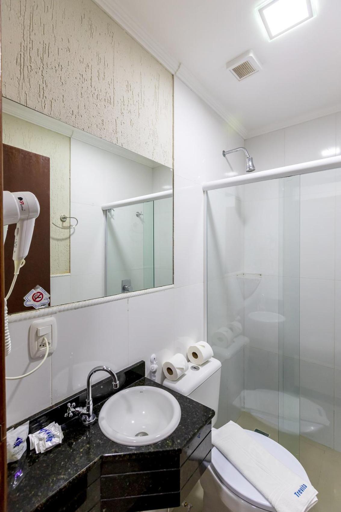 Family Room with Bathroom photo 3