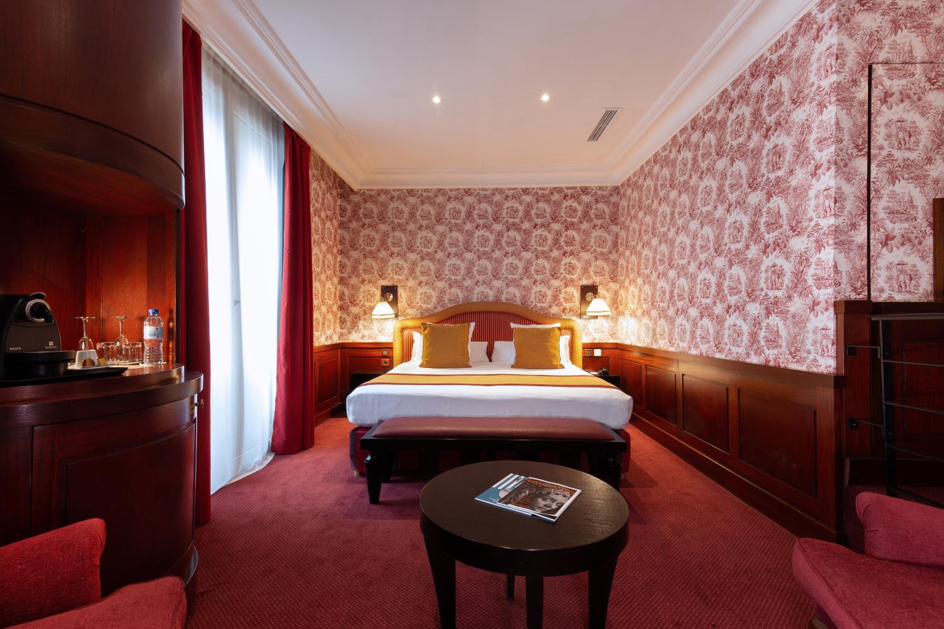 Suite - Photo 19