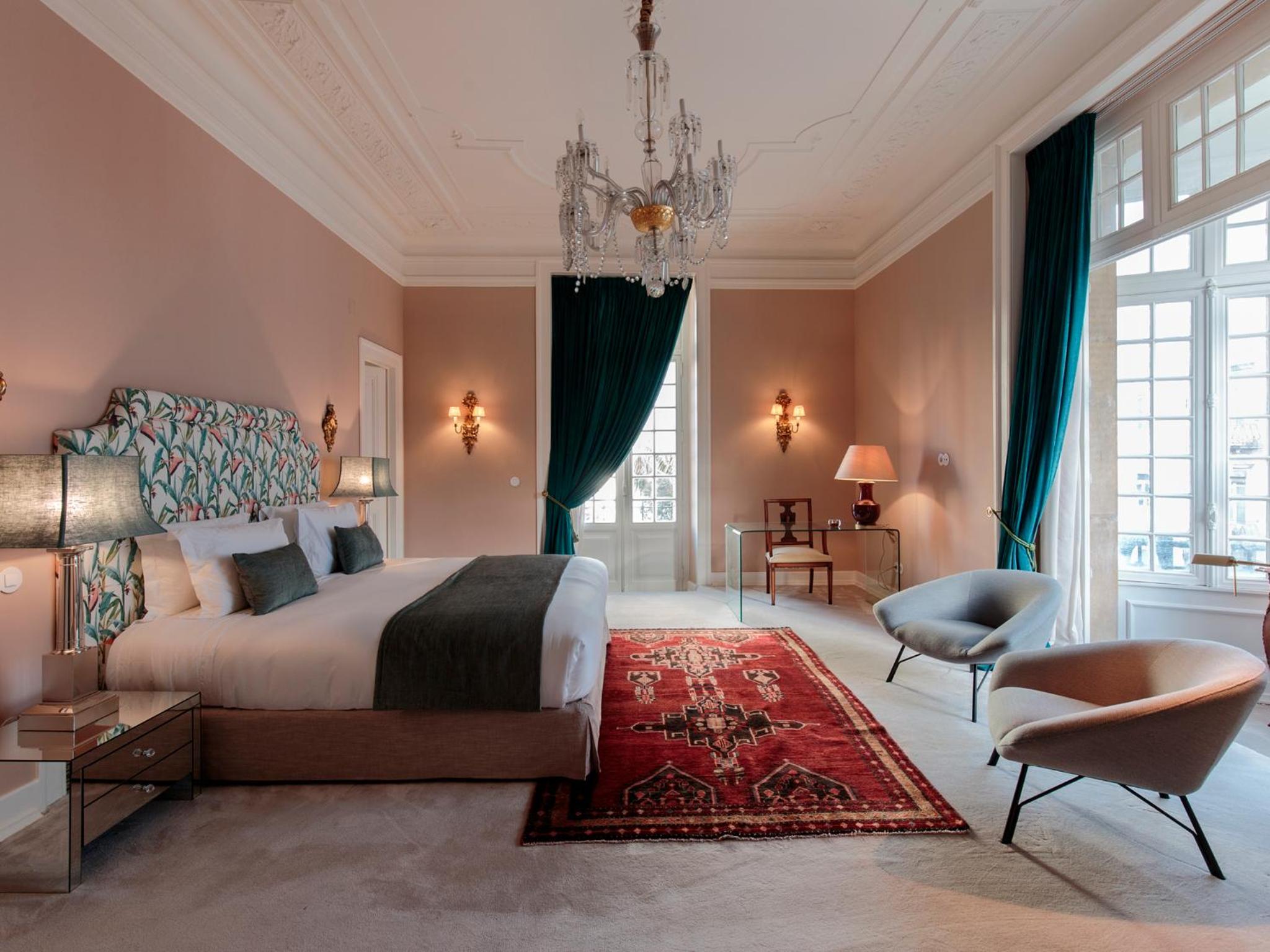 Deluxe Suite with Balcony photo 1