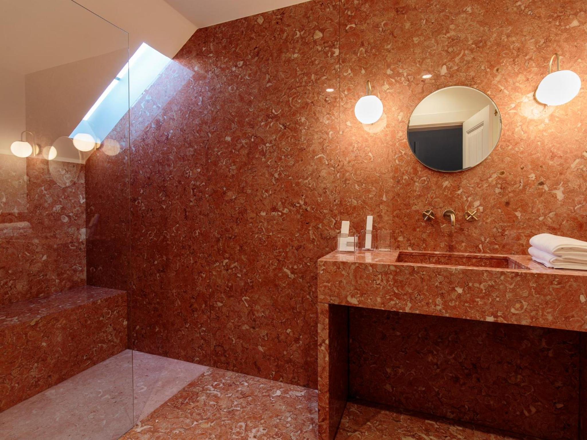 Mansard Suite photo 2