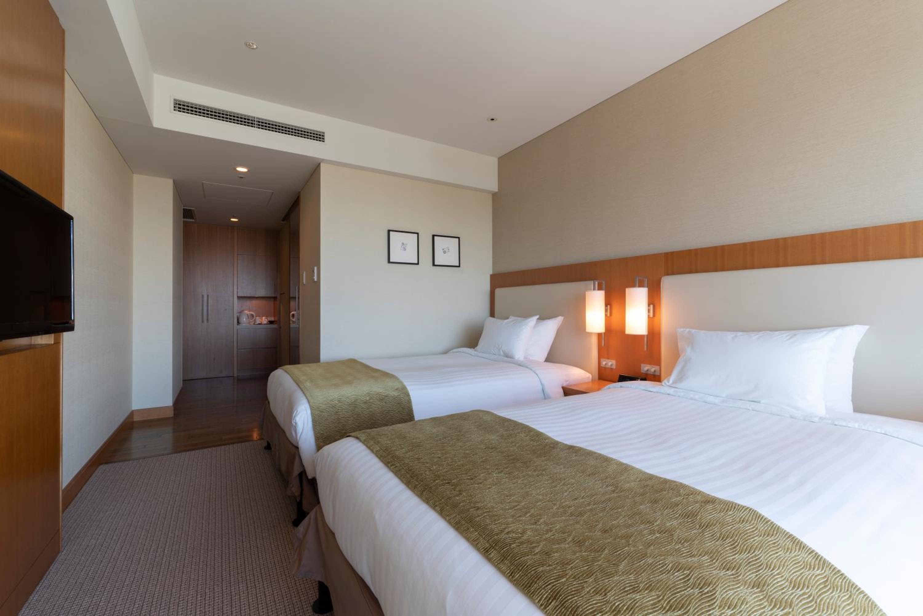 Superior Twin Room (Triple) - Non-Smoking - Photo 7