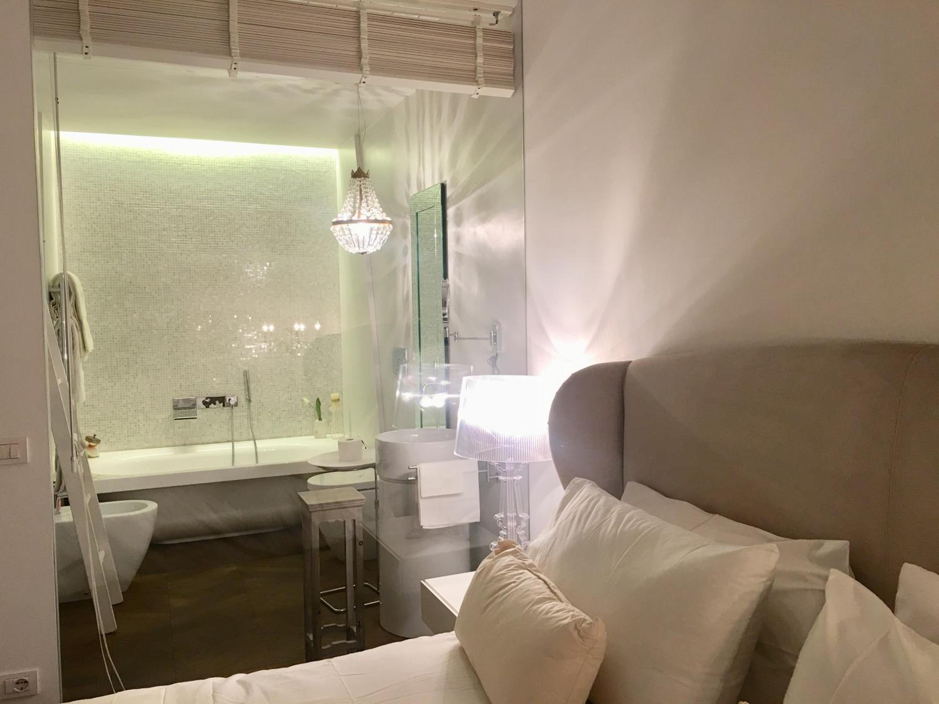 Deluxe Suite with Spa Bath