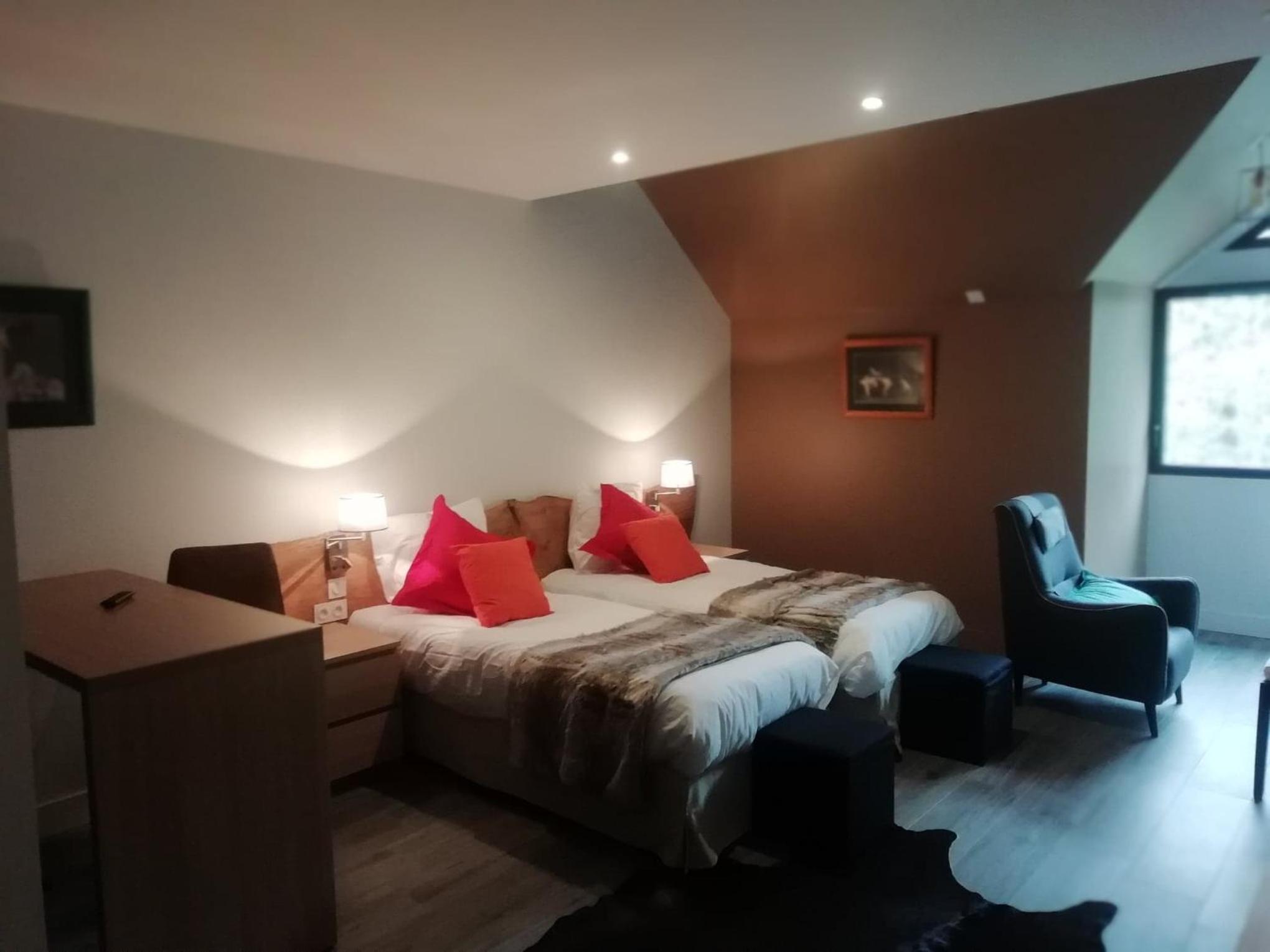 Double or Twin Room with Mountain View - Photo 2