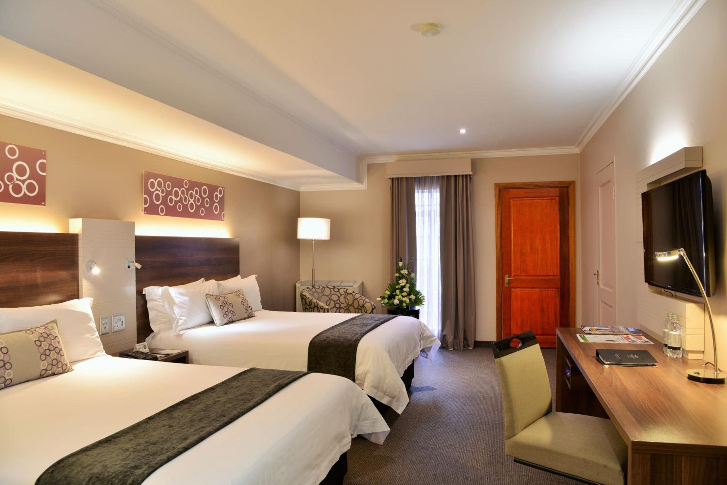 Deluxe Queen Room
