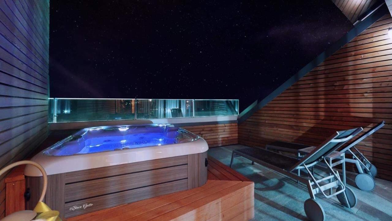 Deluxe Suite with Spa Bath photo 2