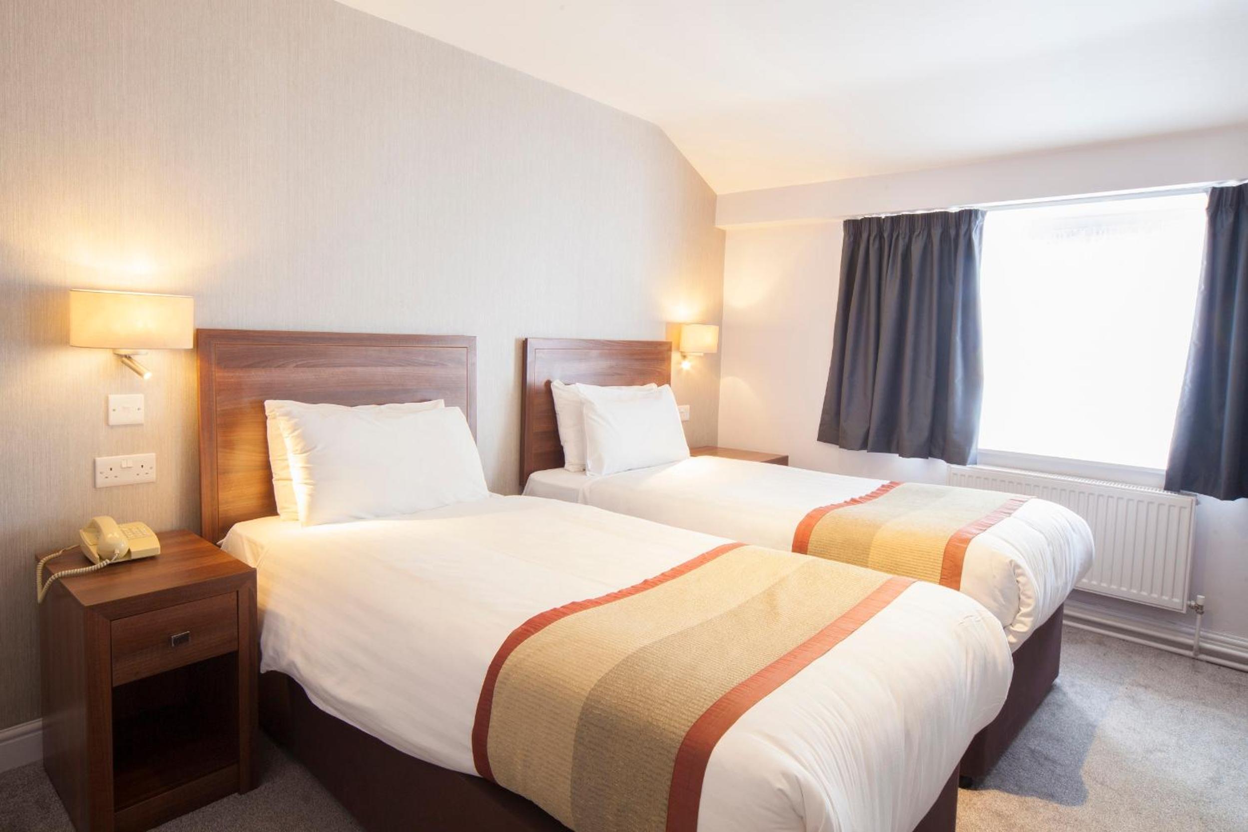 Standard Twin Room - Photo 1