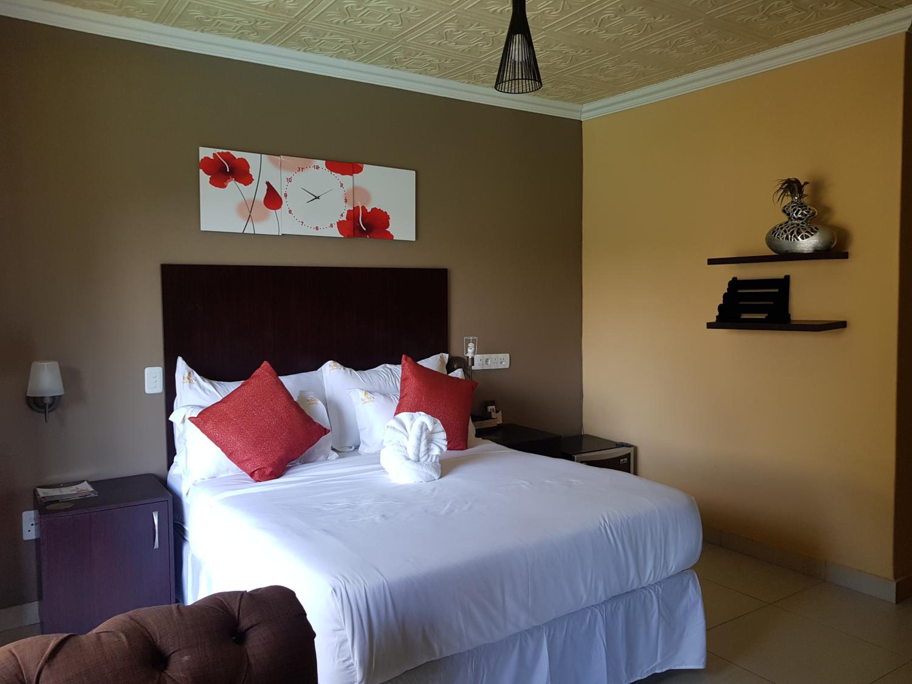 Deluxe Double or Twin Room with Pool Access photo 1