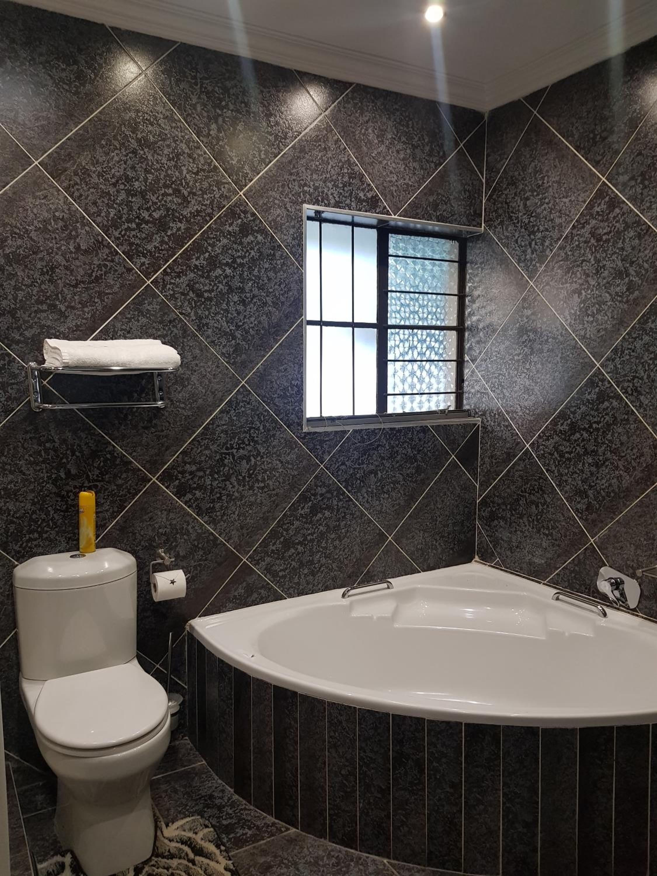 Deluxe Double or Twin Room with Pool Access photo 3