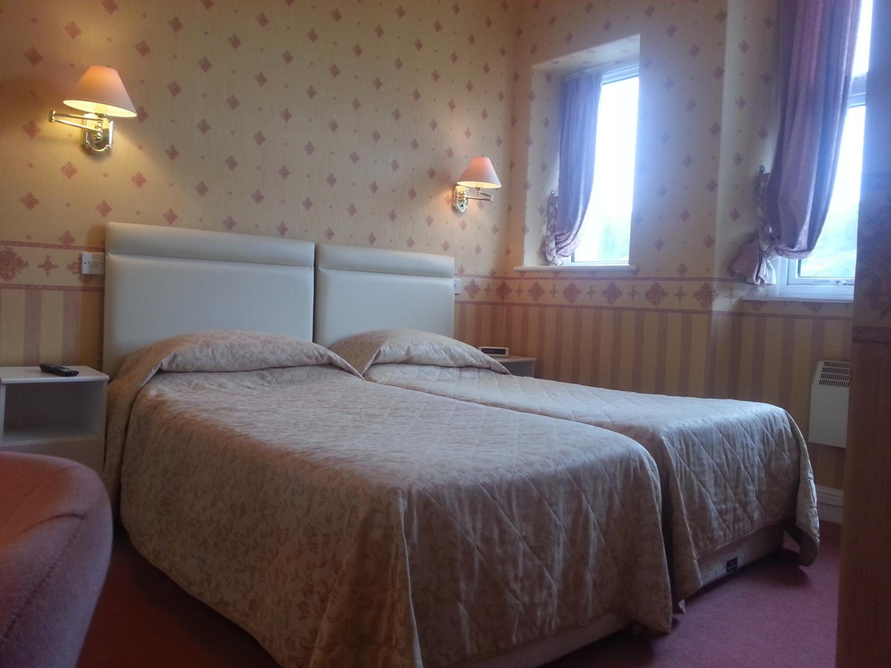 Standard Twin Room - Photo 1