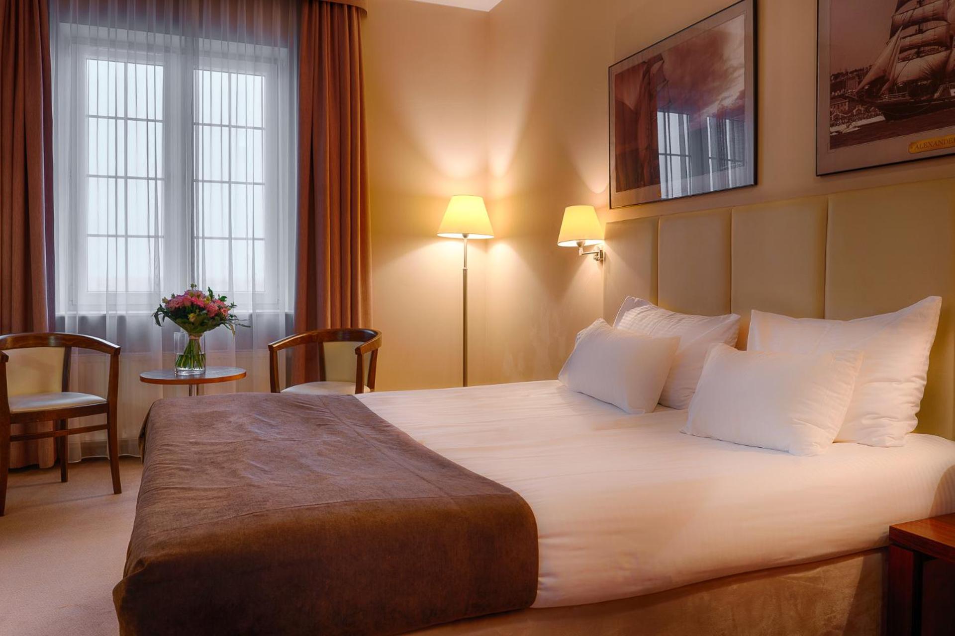 Large Double Room - Photo 1