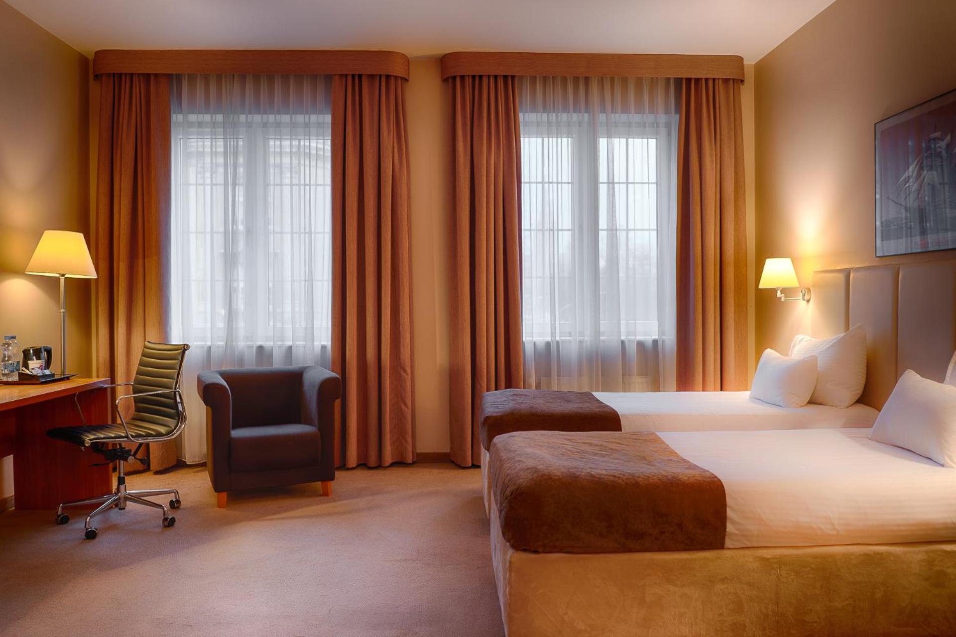 Large Twin Room - Photo 1
